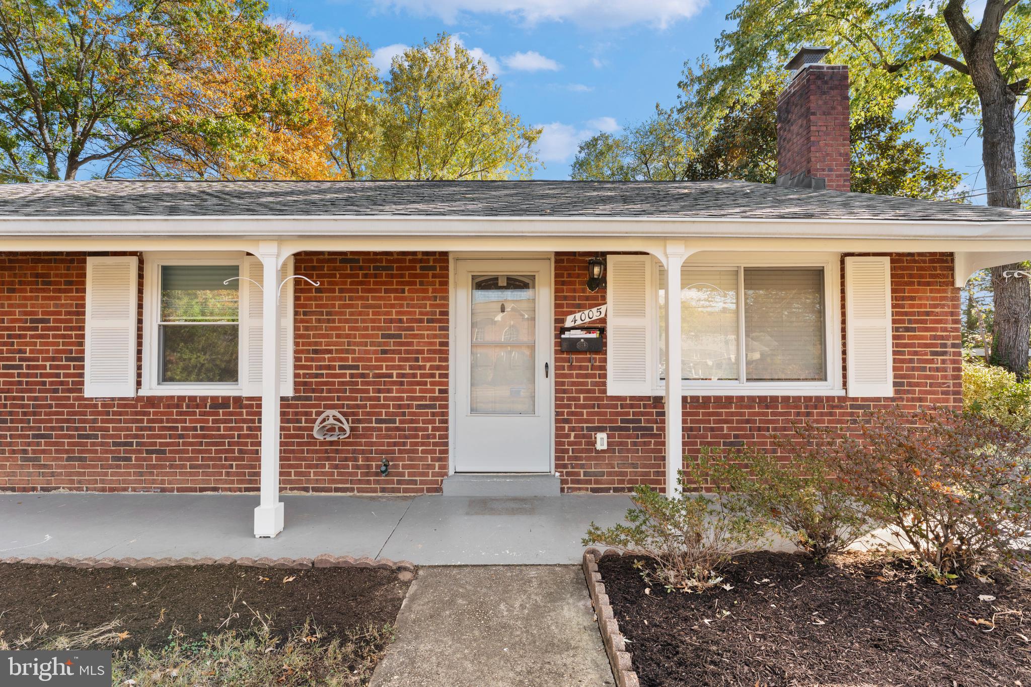 LINCOLNIA HEIGHTS - Residential Lease