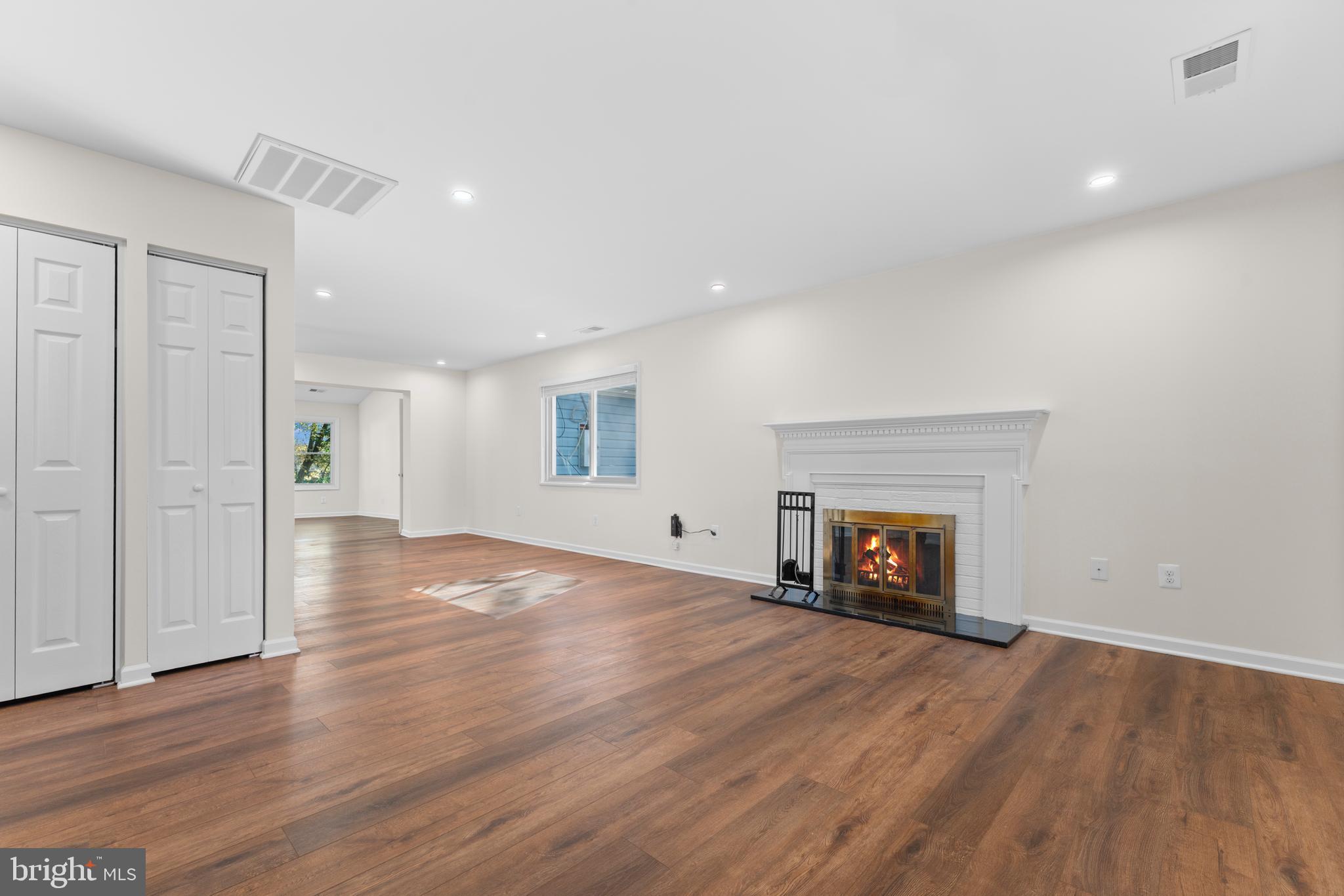 LINCOLNIA HEIGHTS - Residential Lease