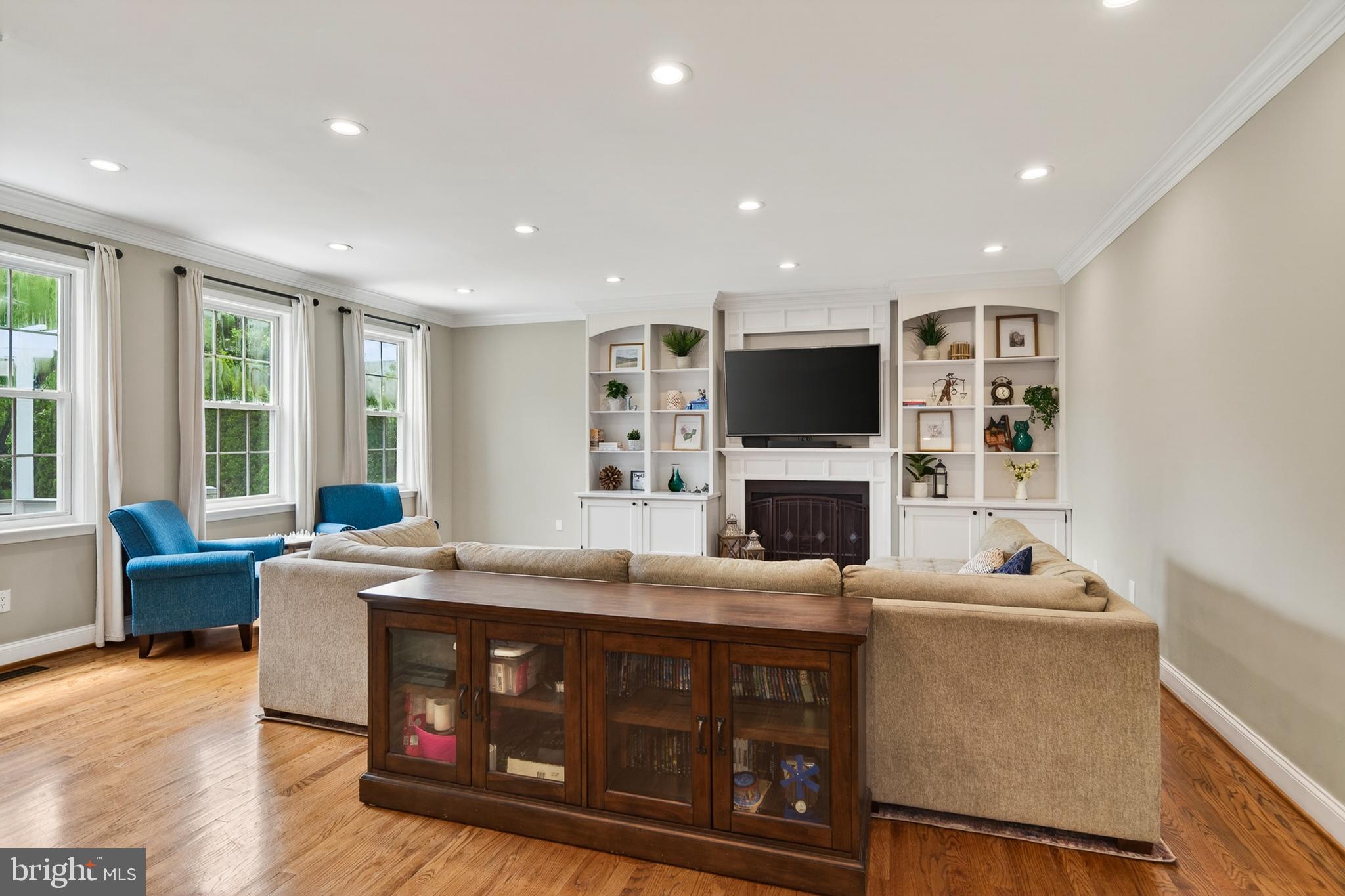 OLD MILL POINTE - Residential