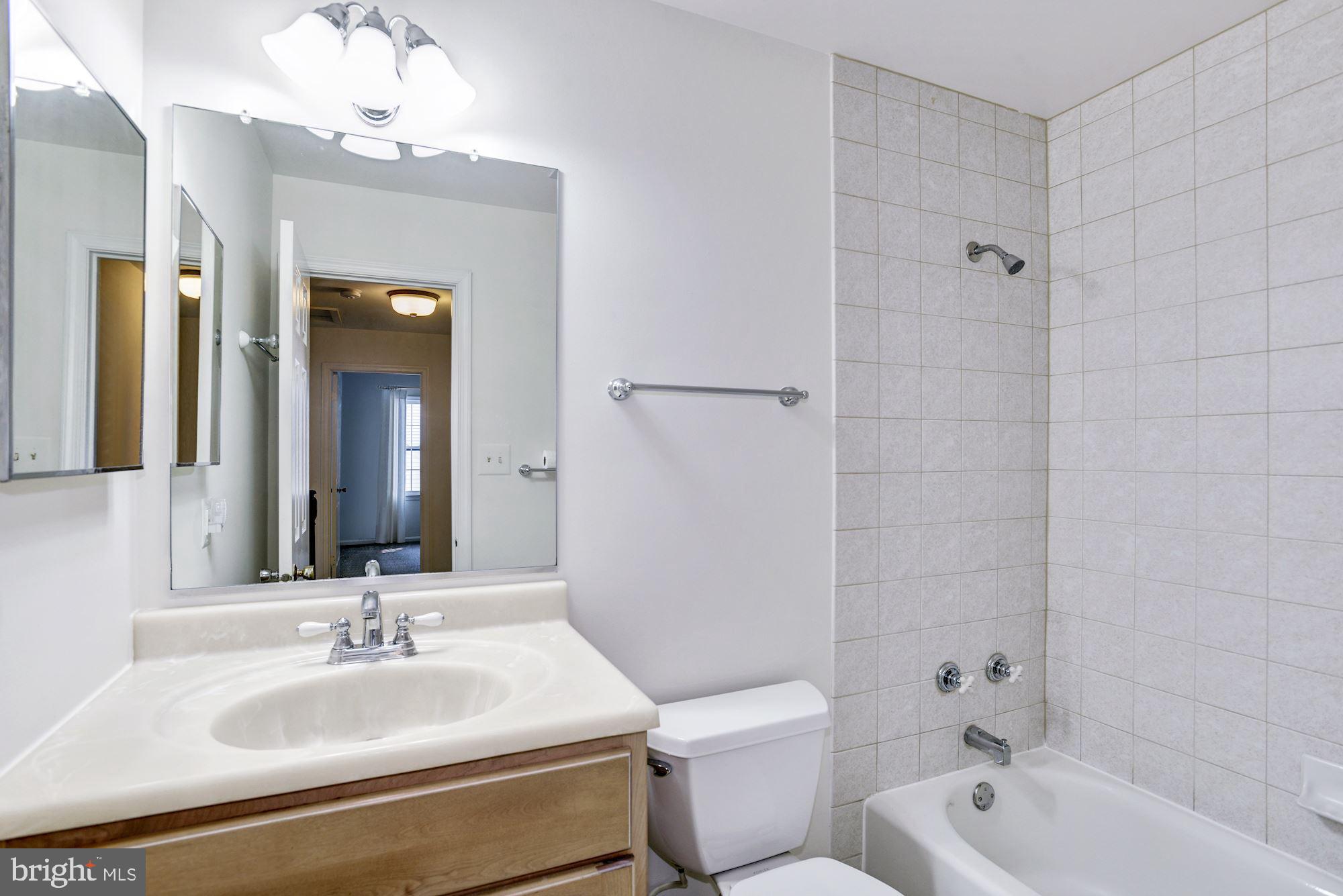 LAKEWOOD HILLS - Residential Lease