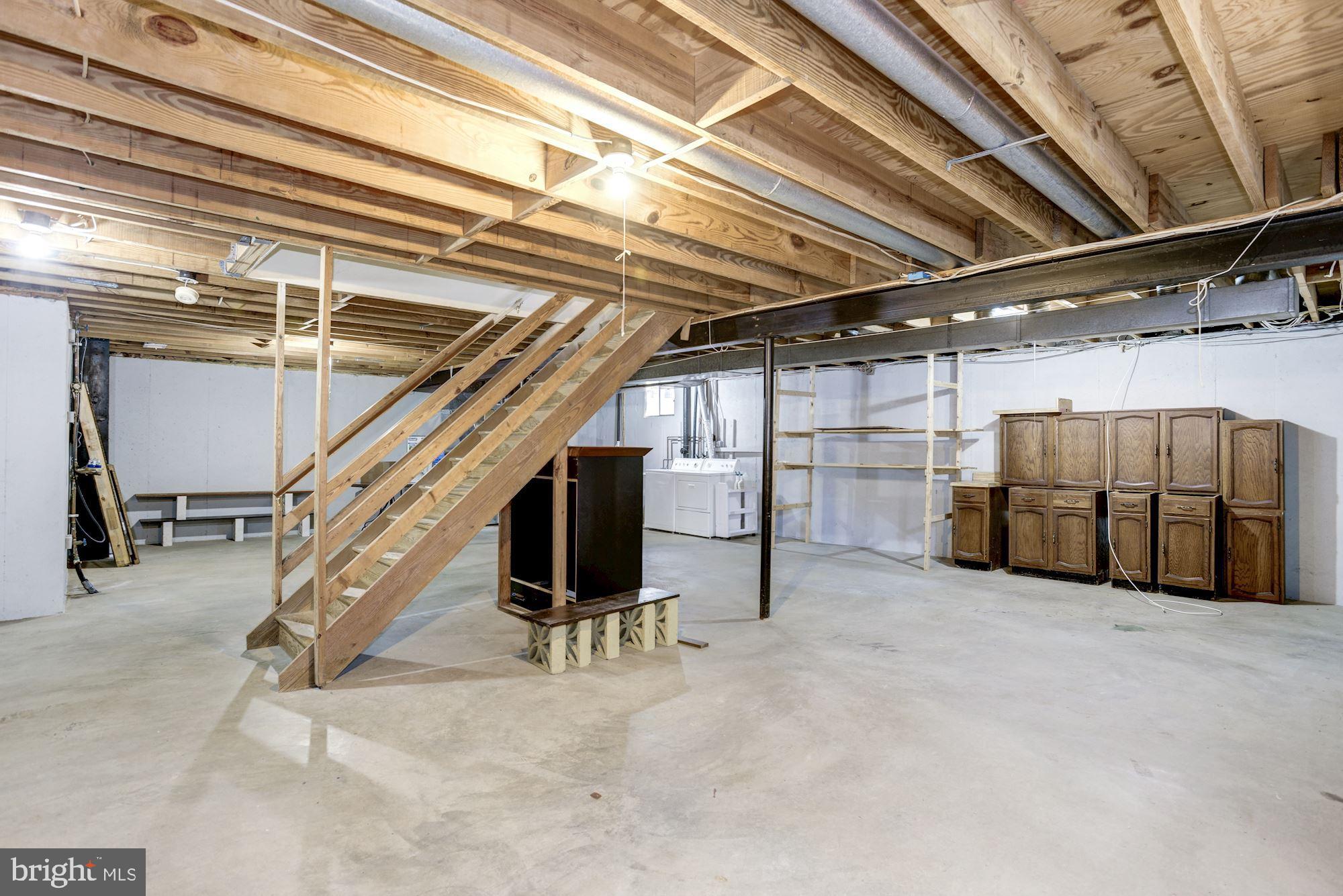 LAKEWOOD HILLS - Residential Lease