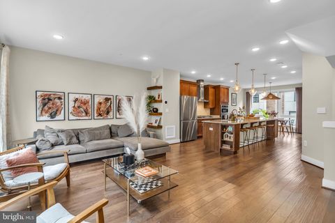 Townhouse For Sale - 423 Nottoway Walk<br/> ALEXANDRIA, VA 22304