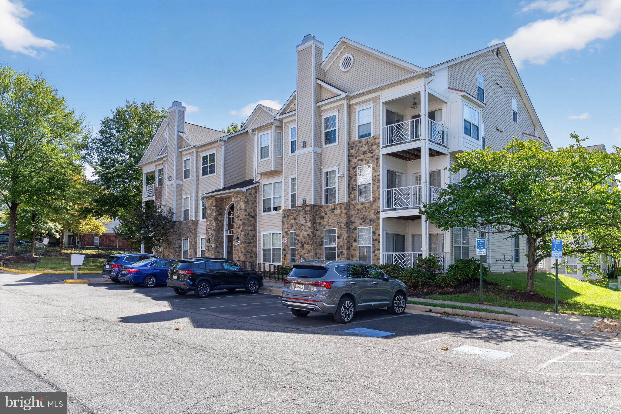 5921 FOUNDERS CROSSING COURT 202
