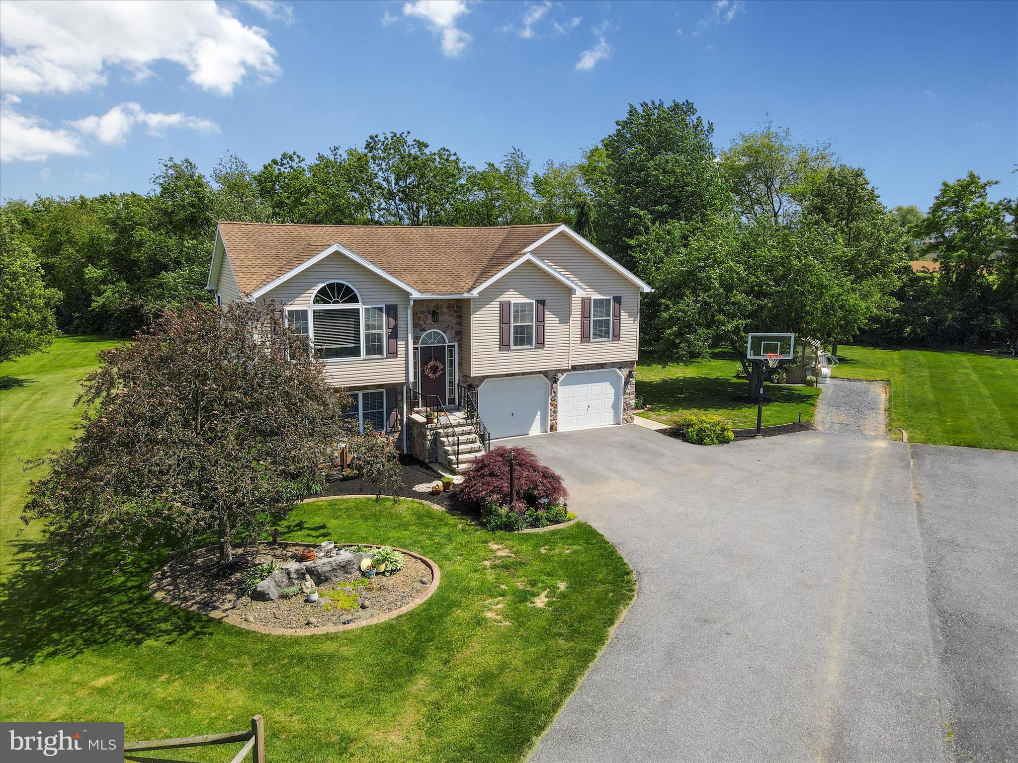 1136 ASHTON DRIVE