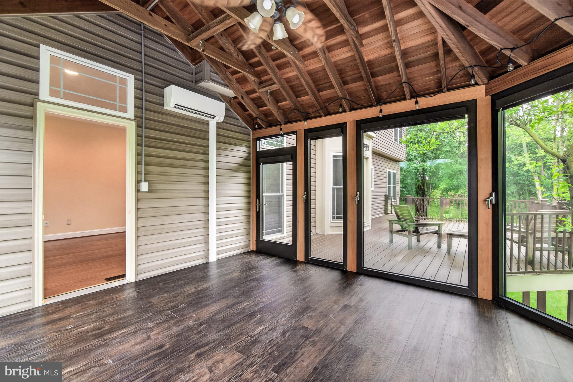 HUNTERS RUN - Residential