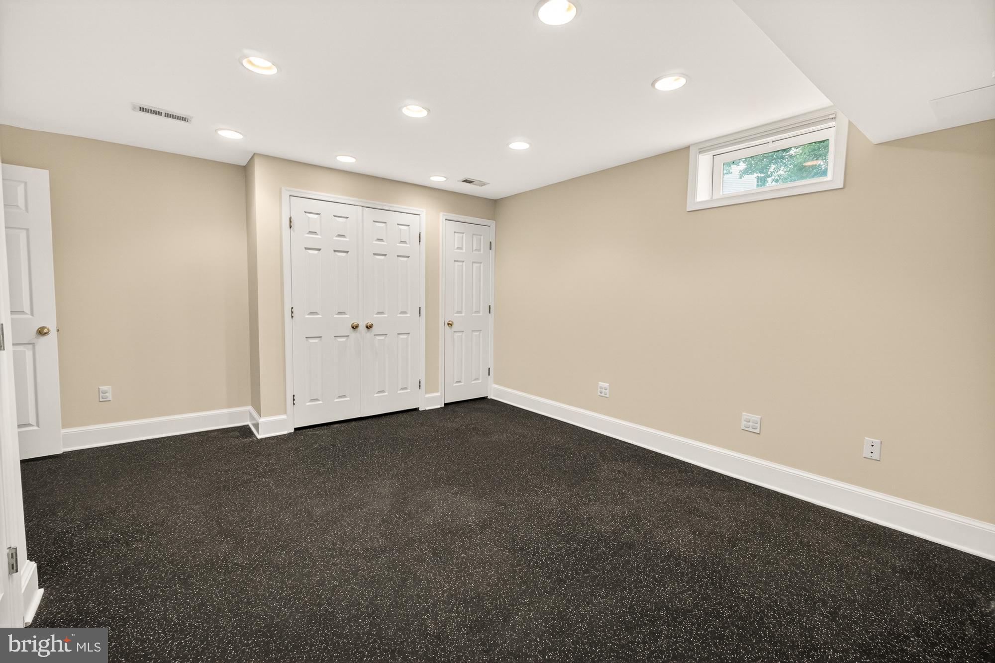 HUNTERS RUN - Residential