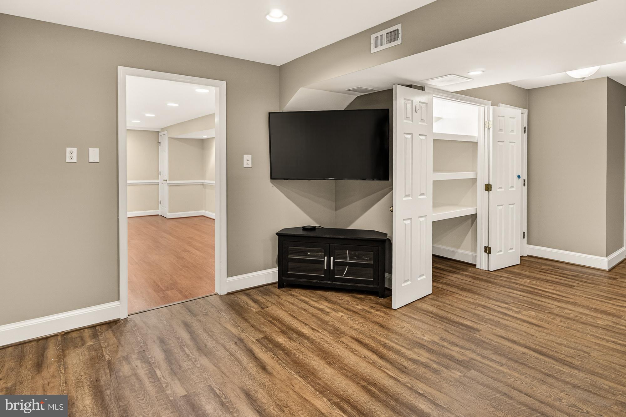 HUNTERS RUN - Residential