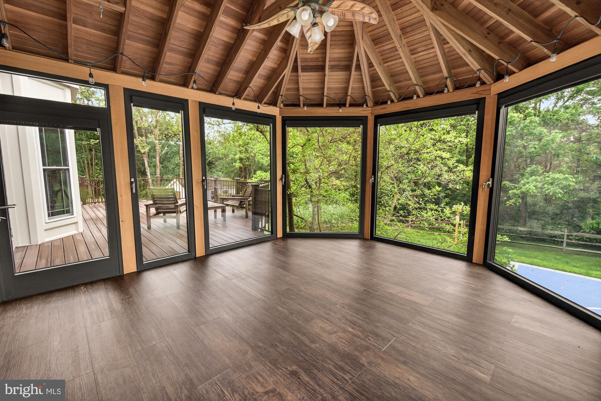 HUNTERS RUN - Residential