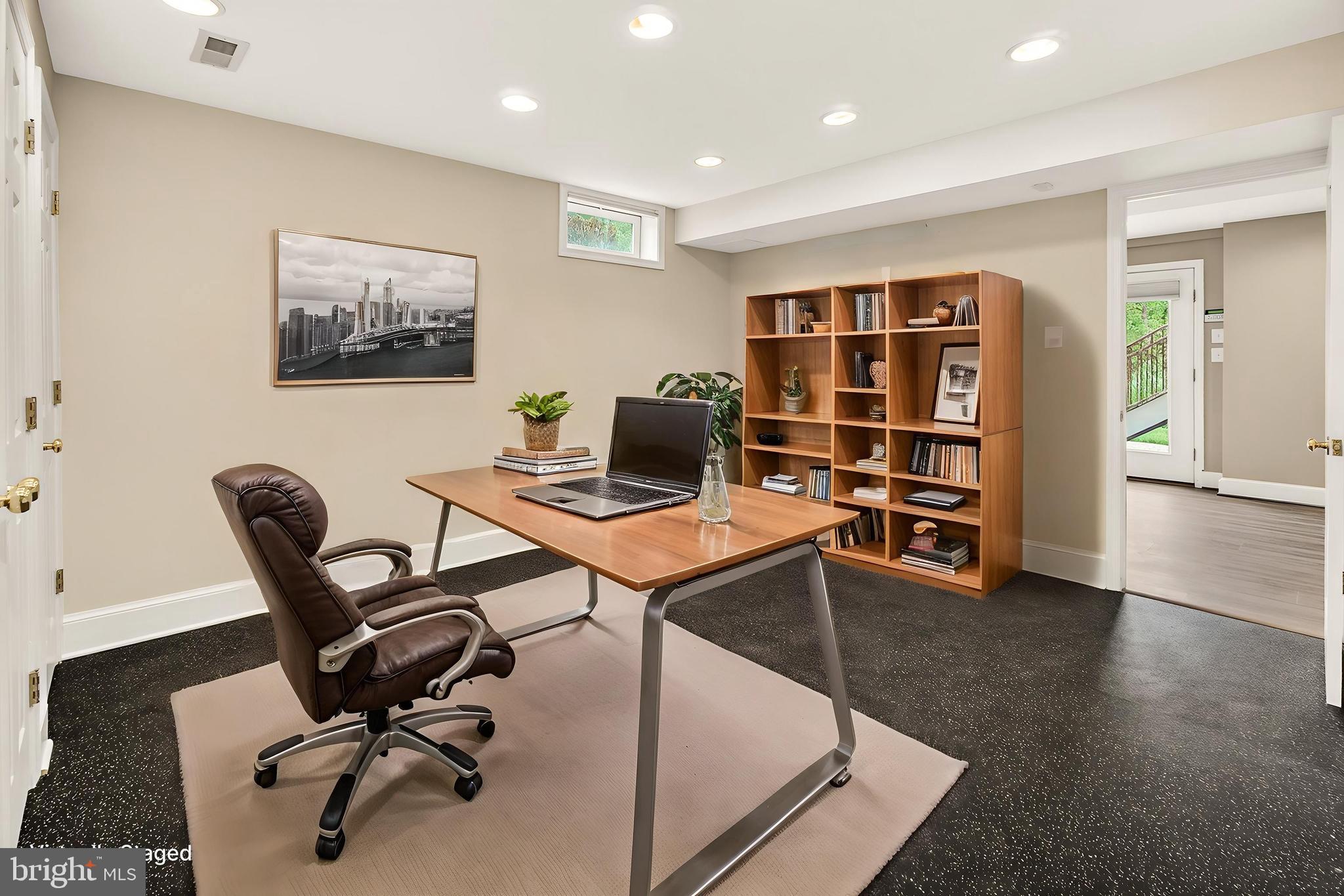 HUNTERS RUN - Residential