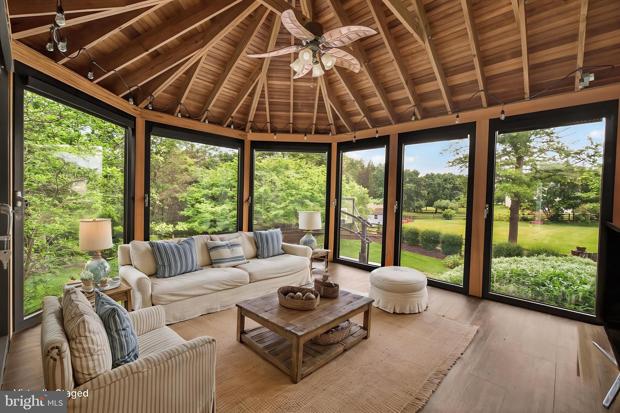 HUNTERS RUN - Residential