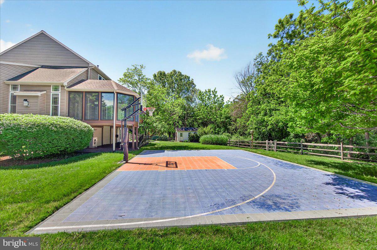 HUNTERS RUN - Residential