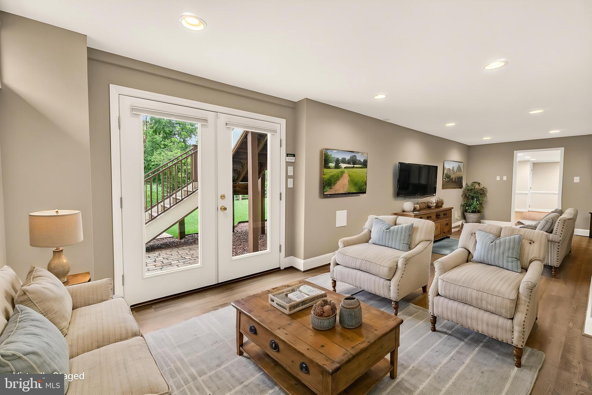HUNTERS RUN - Residential