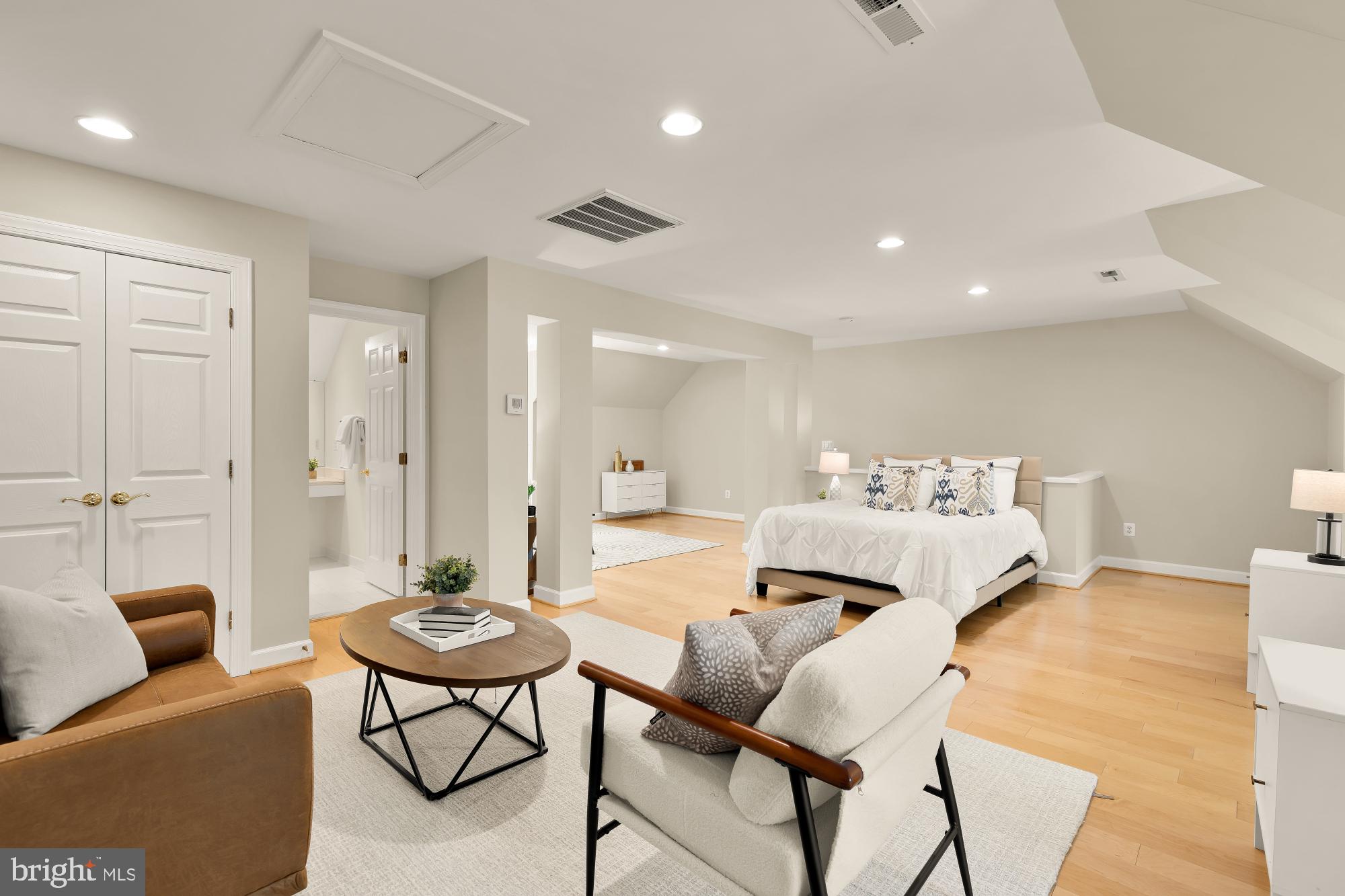 HILLCREST - Residential