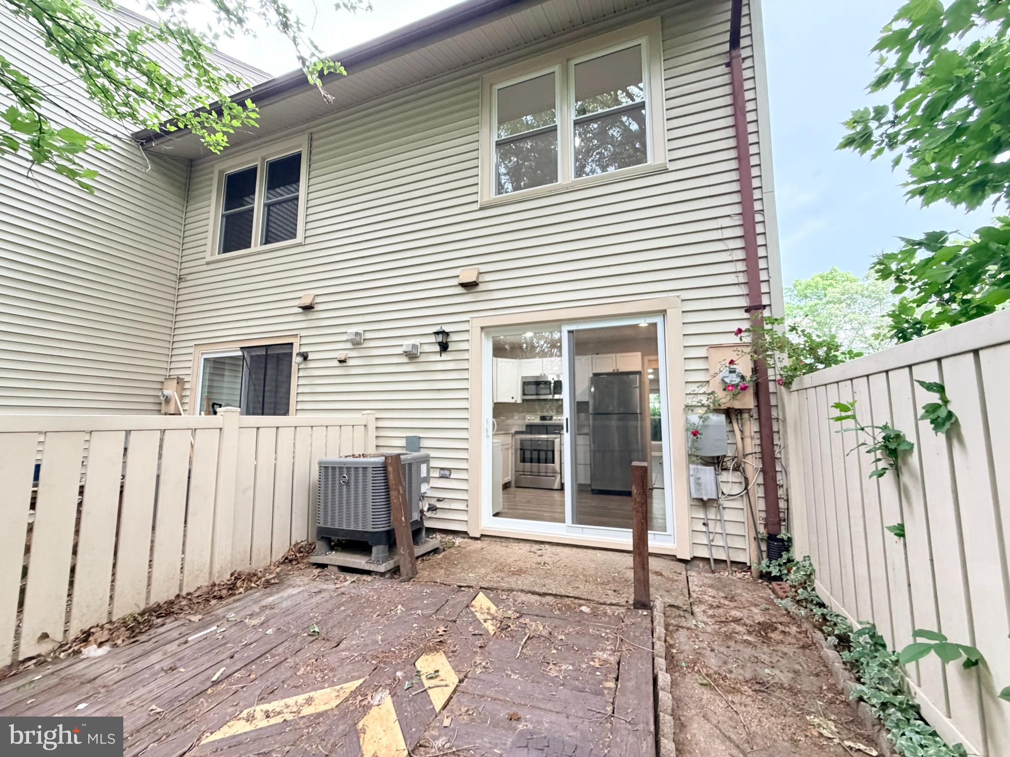 ROCKLEDGE CLUSTERS CONDO - Residential