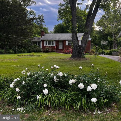 Photo of 3817 Estel Road, FAIRFAX, VA 22031 (MLS # VAFC2008326)