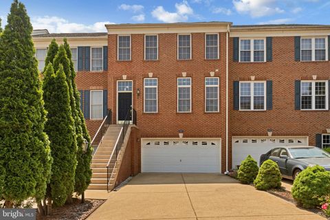 Photo of 22529 Welborne Manor Square, ASHBURN, VA 20148 (MLS # VALO2126564)
