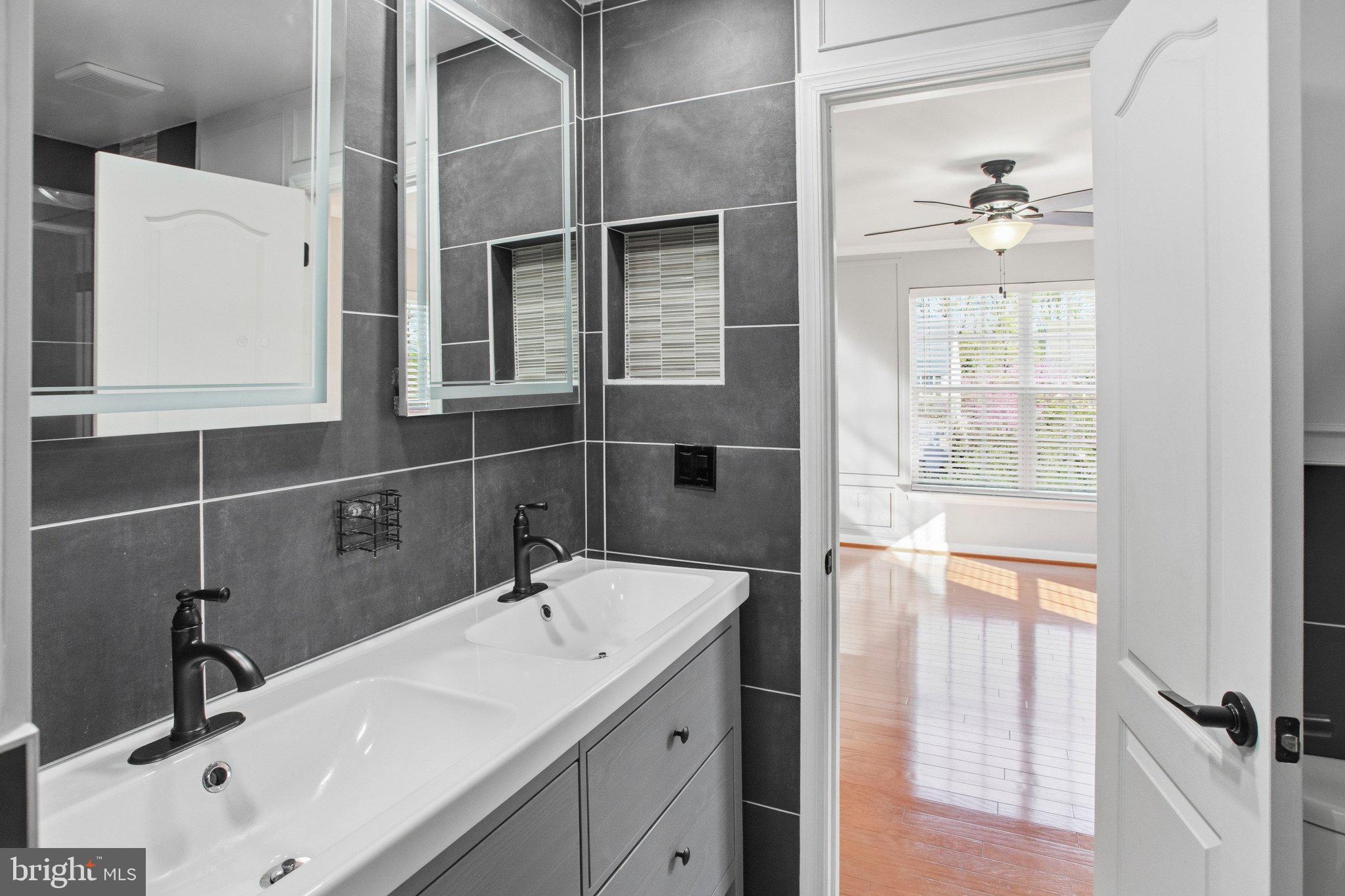 COLES RUN MANOR - Residential