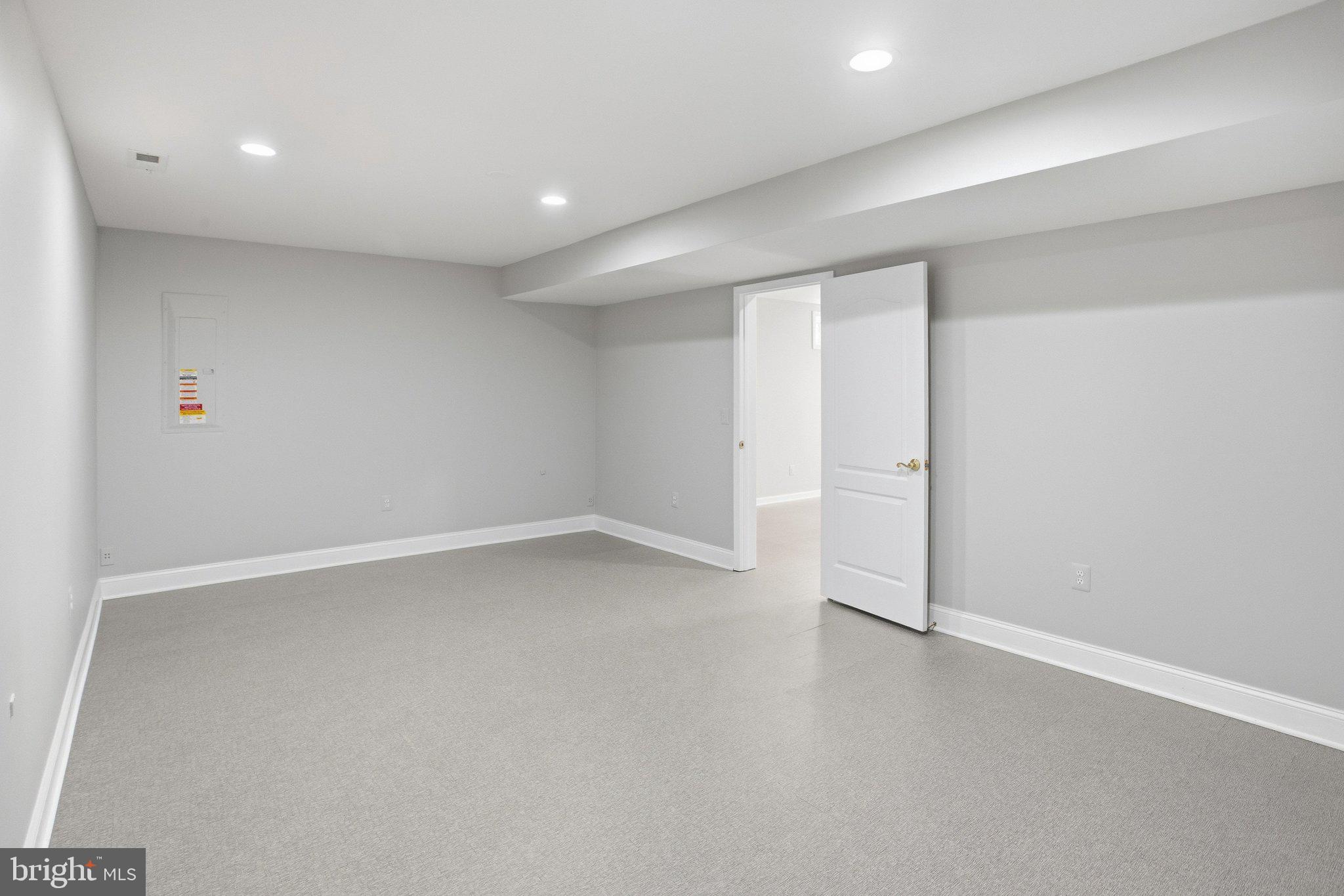 COLES RUN MANOR - Residential