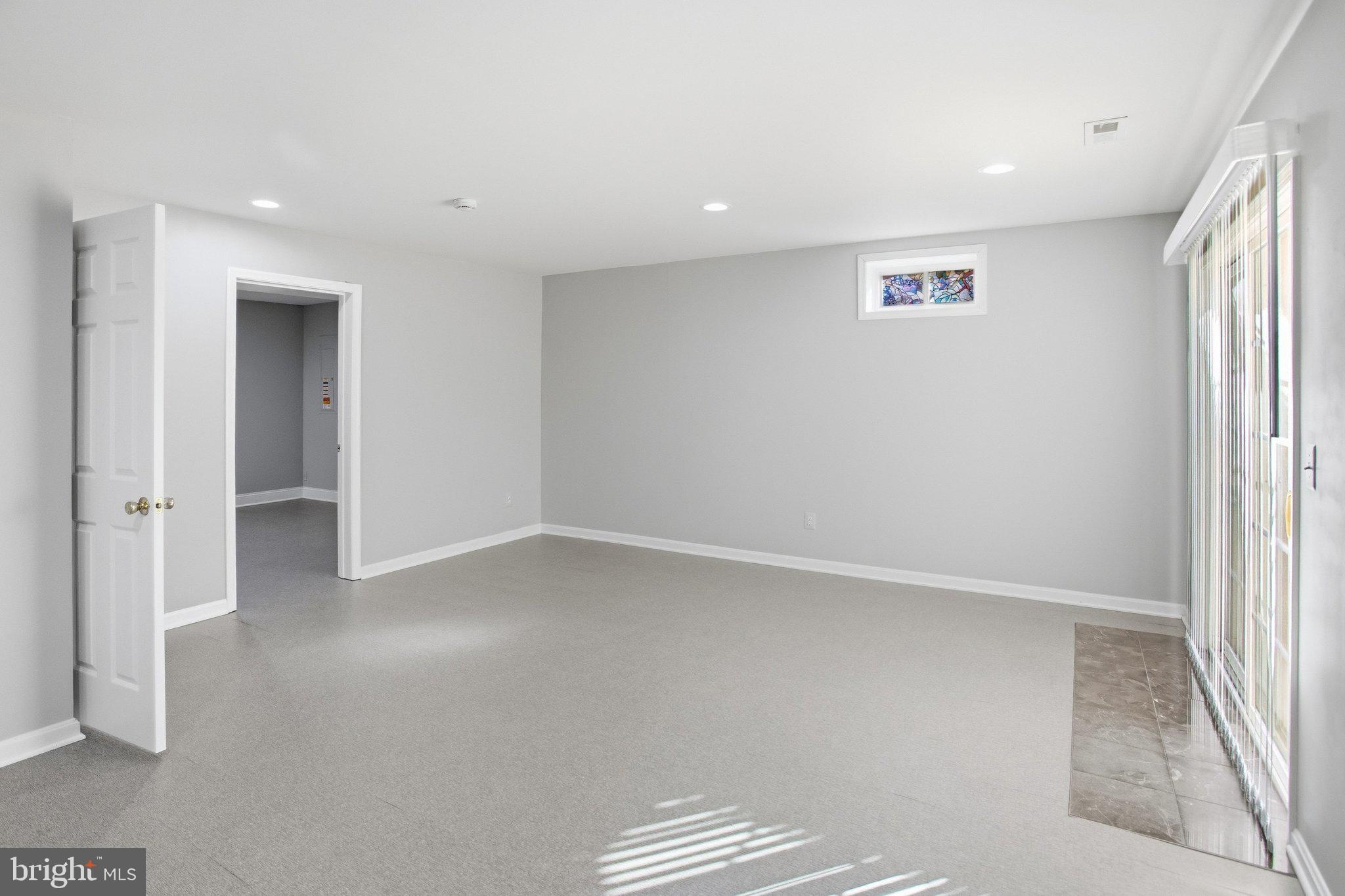 COLES RUN MANOR - Residential