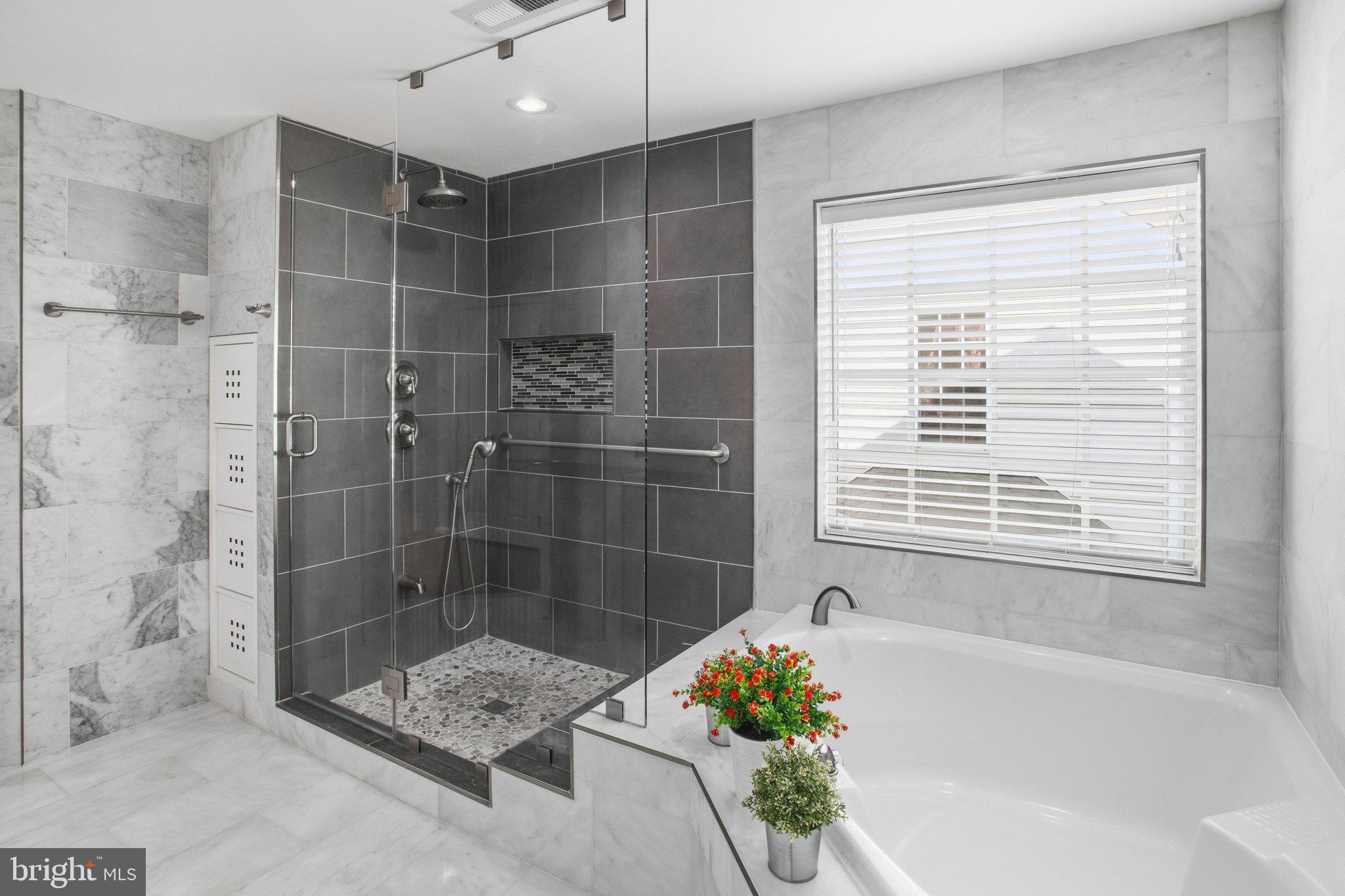 COLES RUN MANOR - Residential