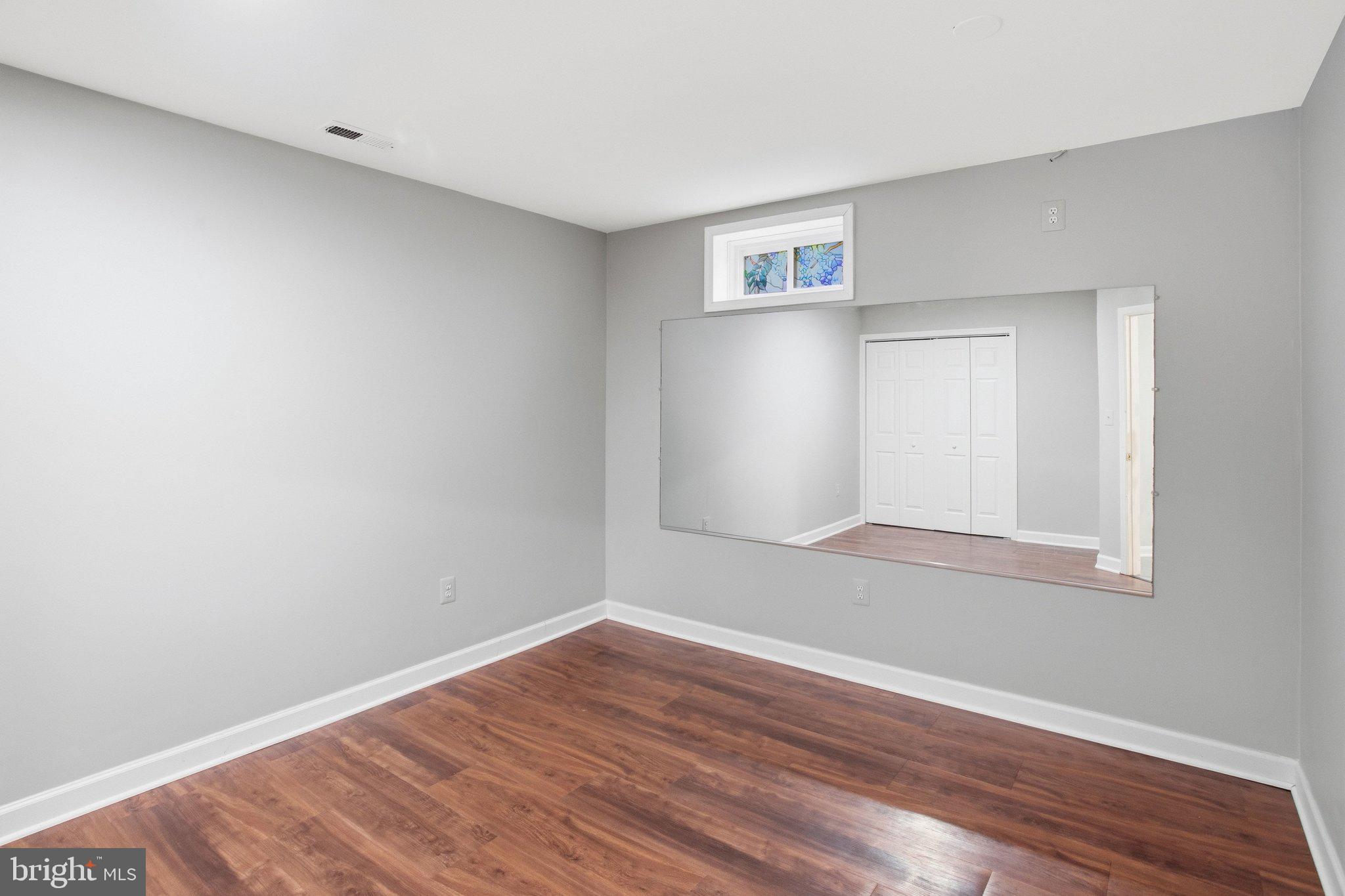 COLES RUN MANOR - Residential