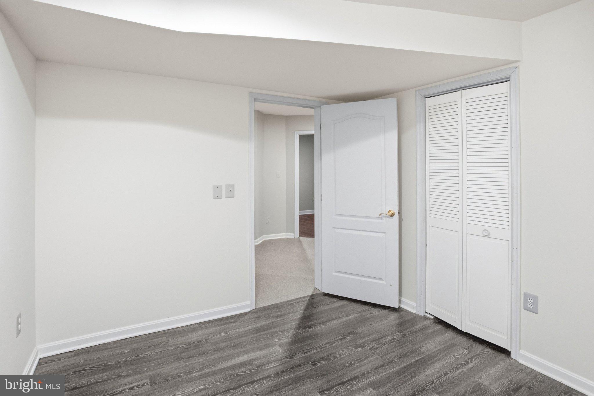 COLES RUN MANOR - Residential