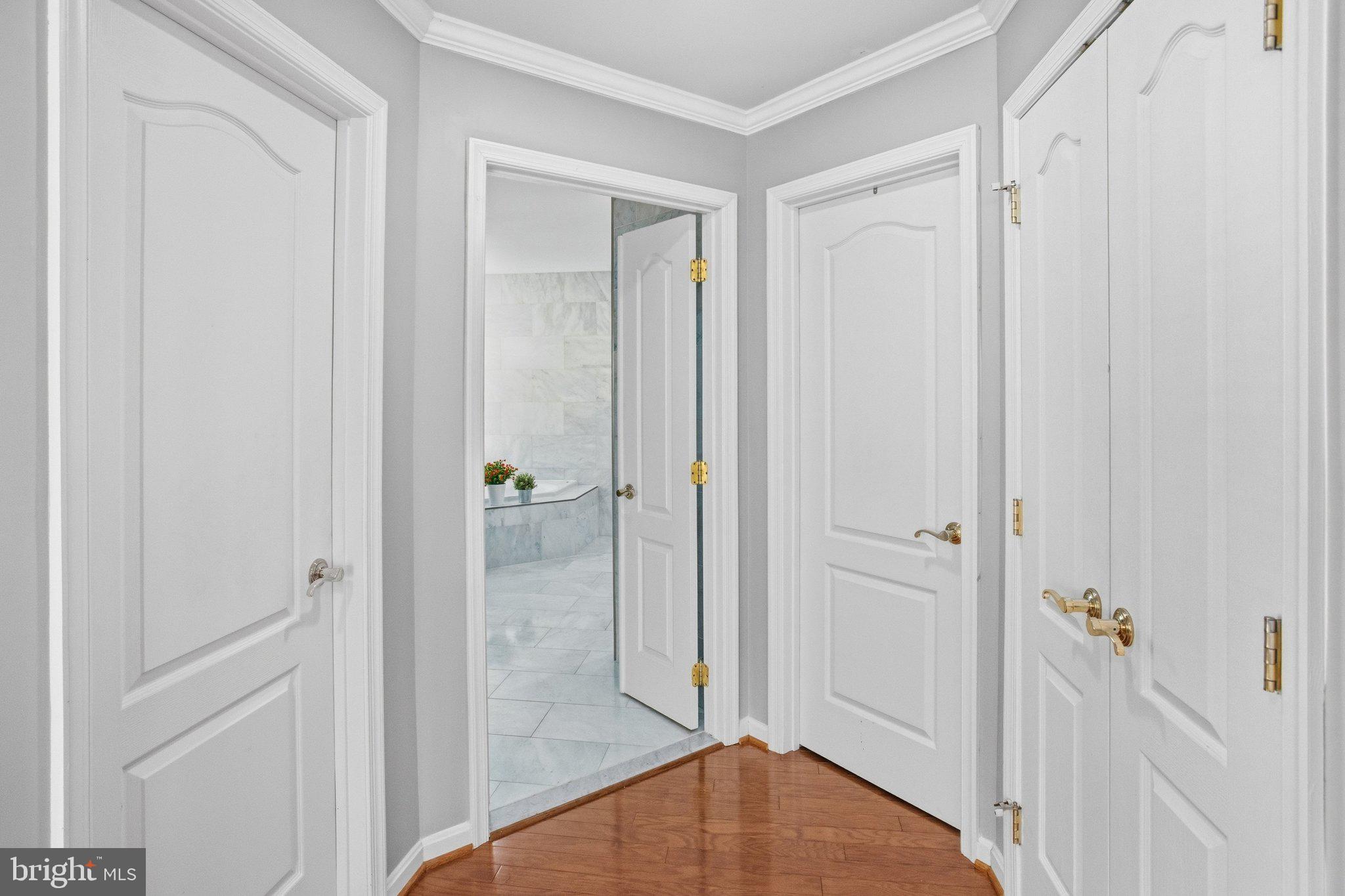 COLES RUN MANOR - Residential