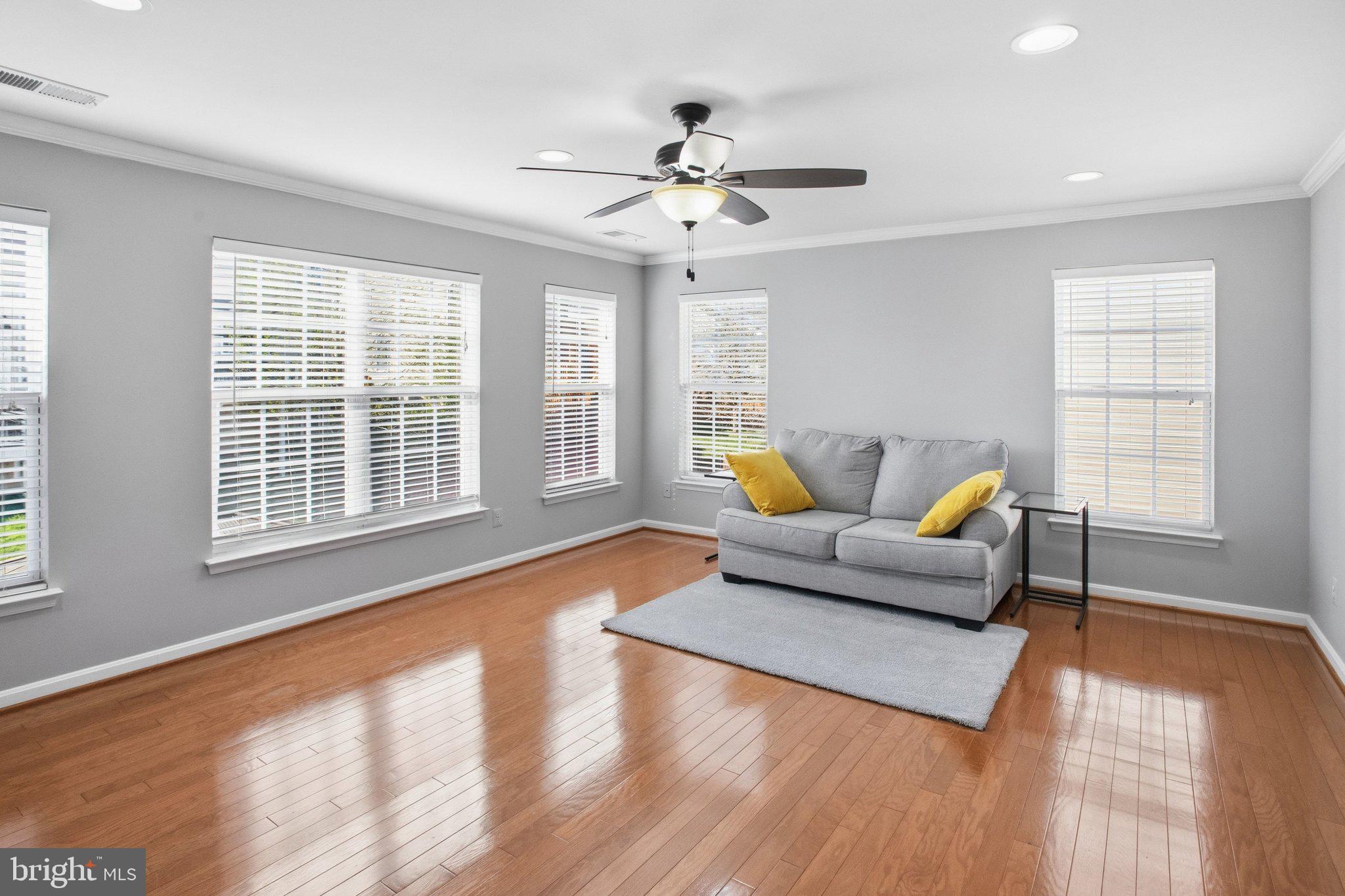 COLES RUN MANOR - Residential