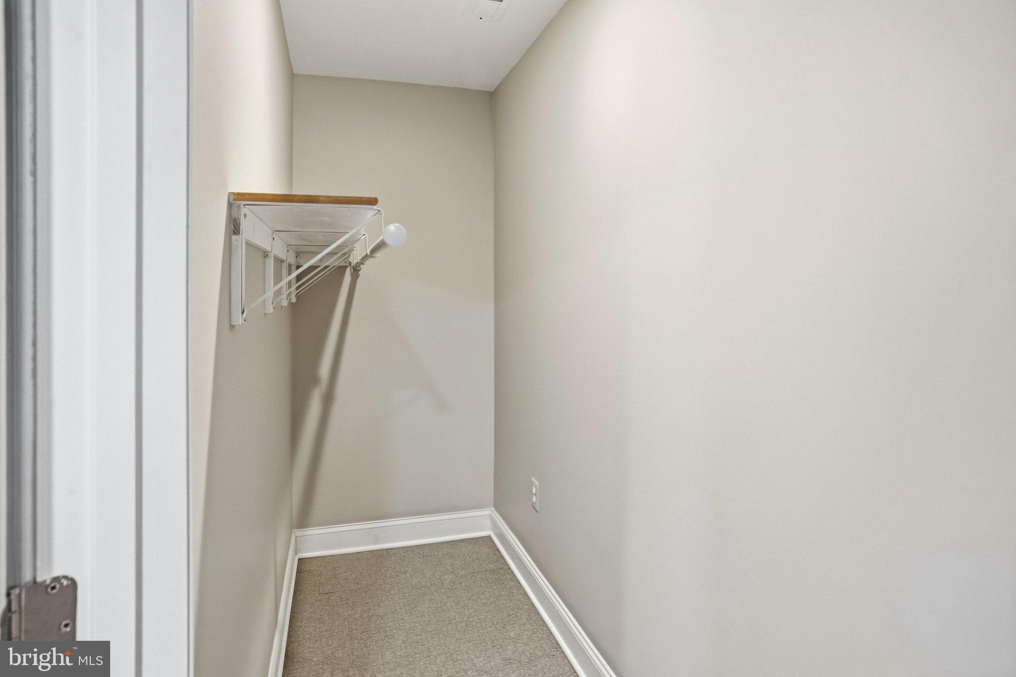 COLES RUN MANOR - Residential