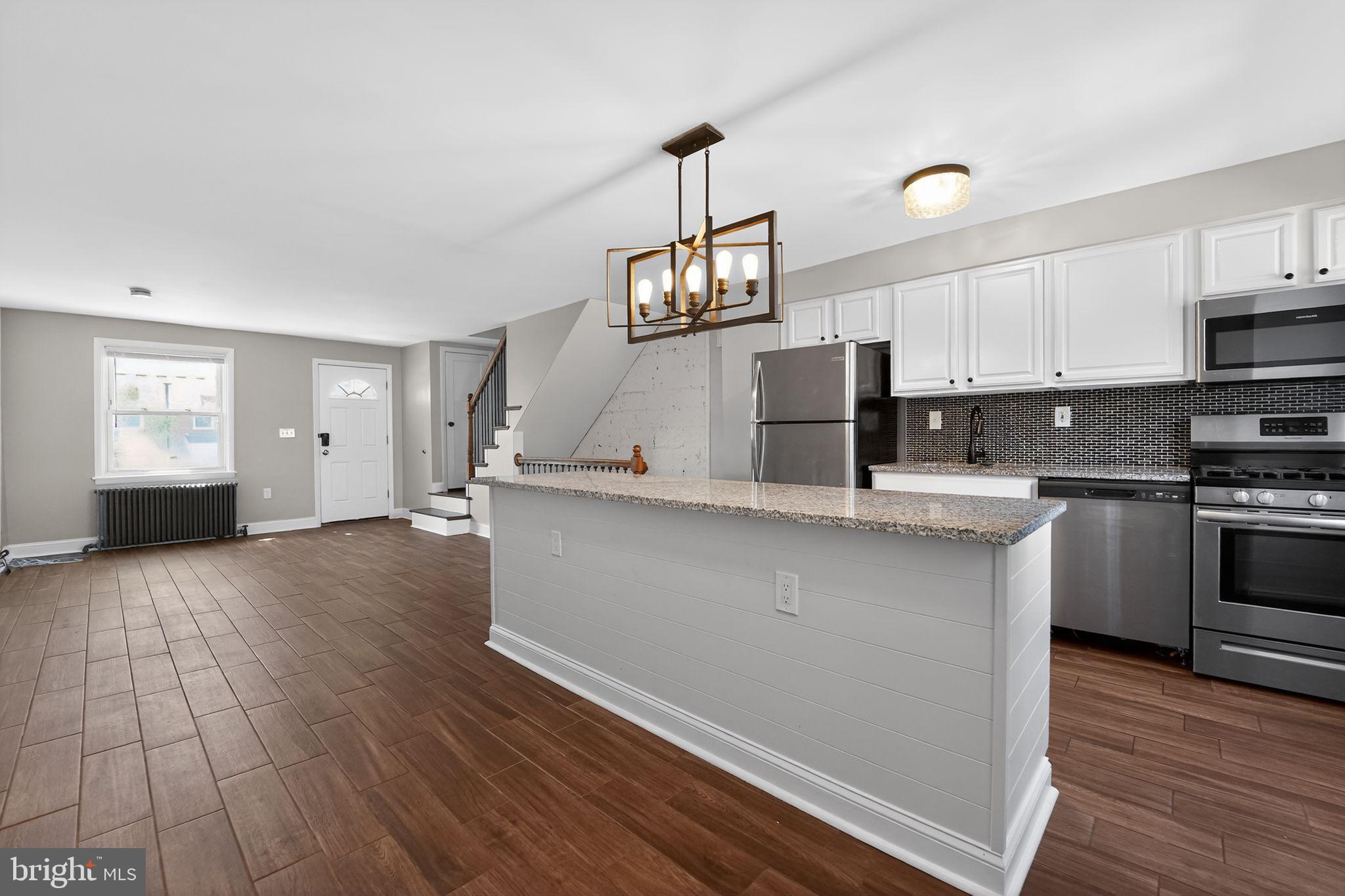 1018 W 43RD STREET