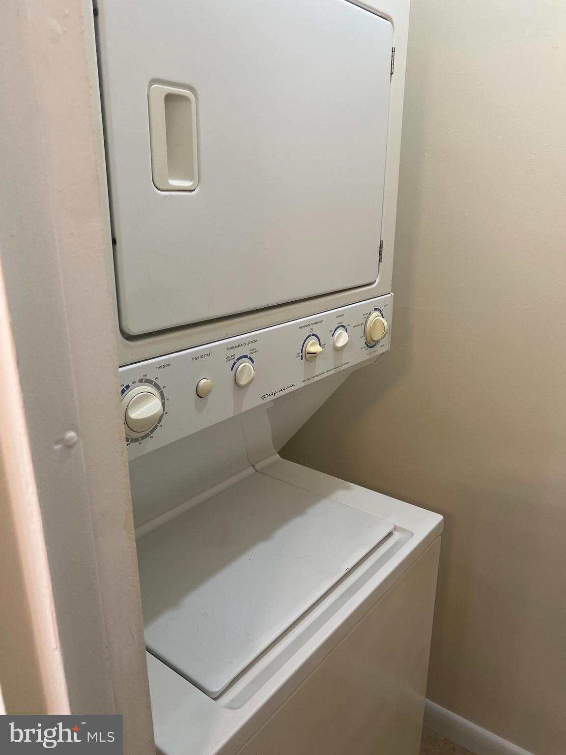 TREETOP CONDO - Residential Lease