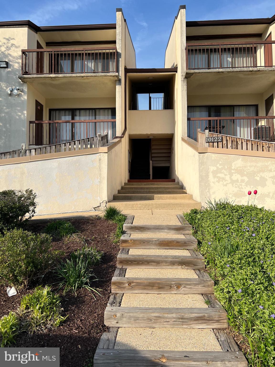 TREETOP CONDO - Residential Lease