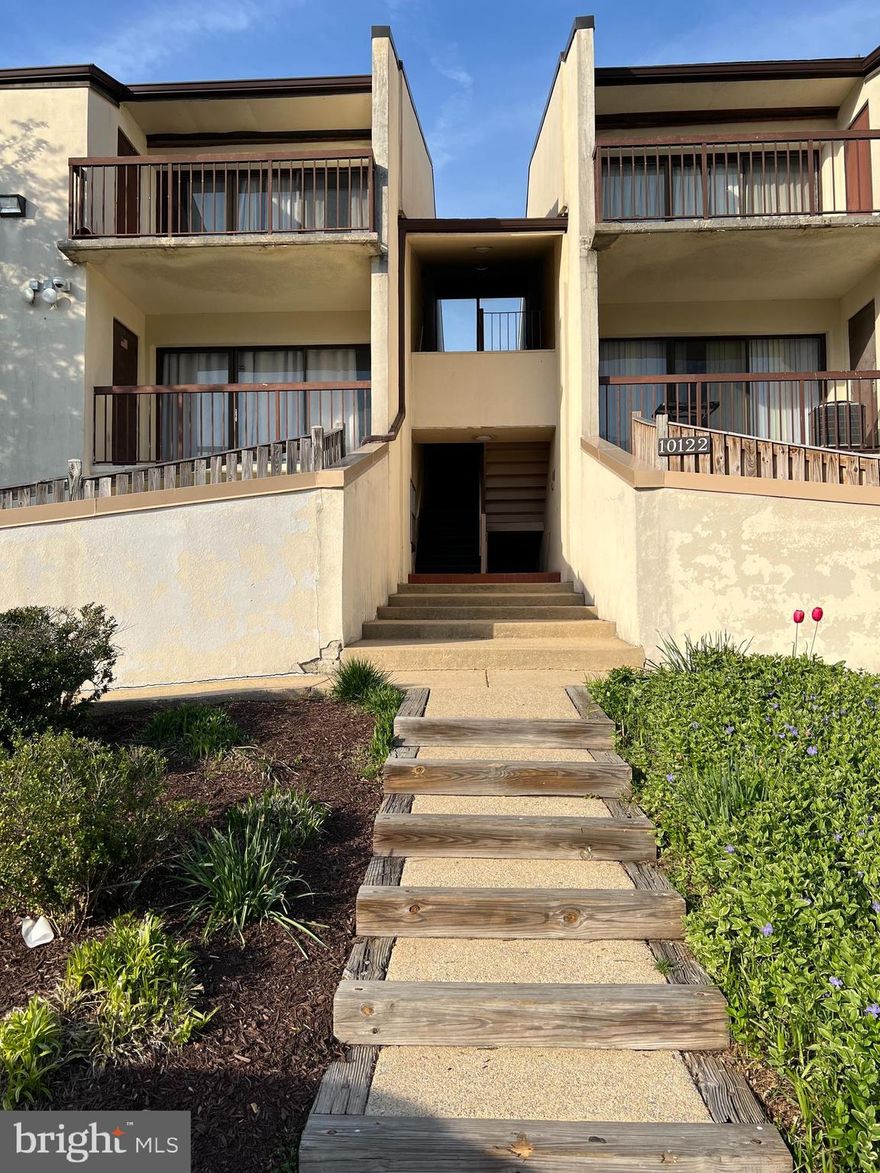 ALL UTILITIES INDCLUDED !!!!!! Spacious one bedroom condo with all utilities included. This unit is located on the ground floor with a private entrance.  This unit is conveniently located near Prince Georges Community College, several shopping centers and public transportation. The unit has ample space for entertaining and desired natural lighting that makes this unit glow. This unit also has it own laundry room.  Apply today on Rentspree https://apply.link/hIlmaao .