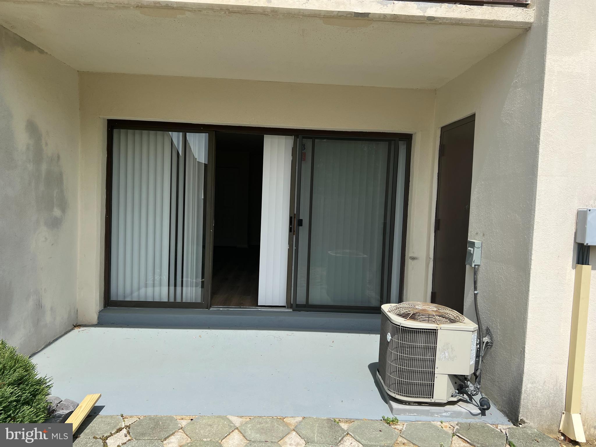 TREETOP CONDO - Residential Lease