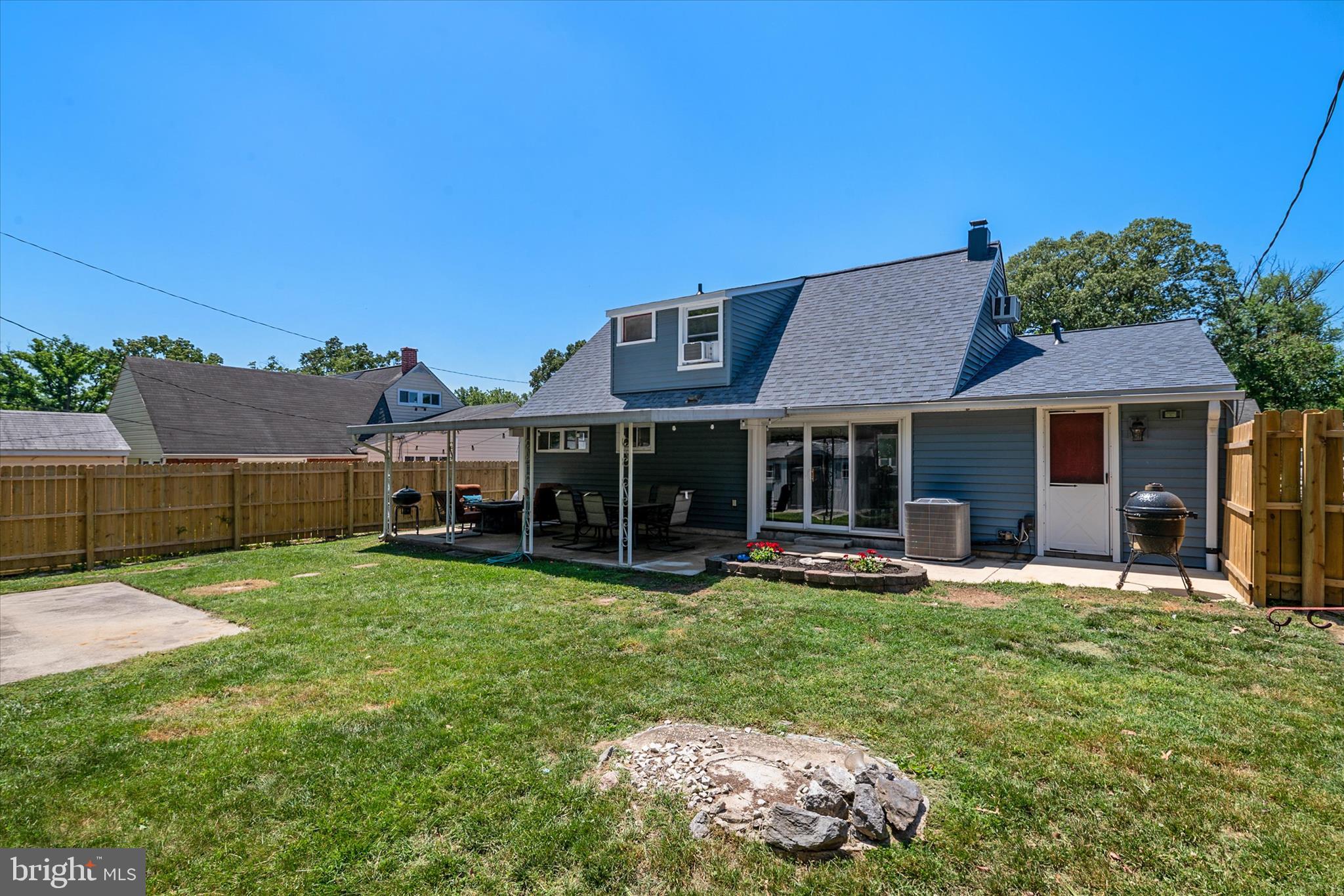 COUNTRY CLUB ESTATES - Residential