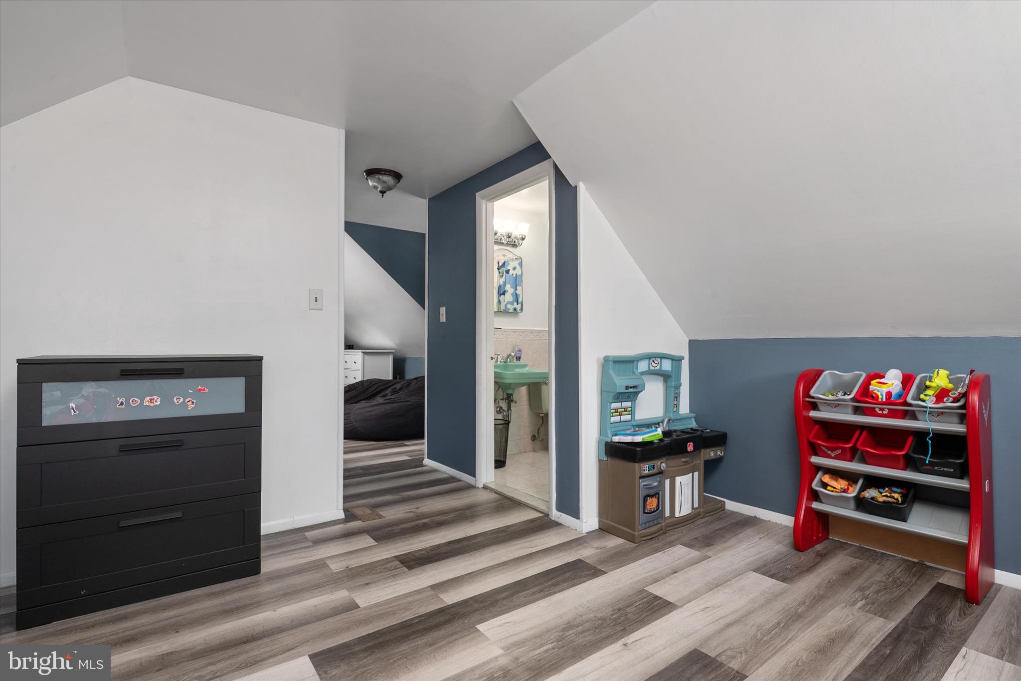 COUNTRY CLUB ESTATES - Residential