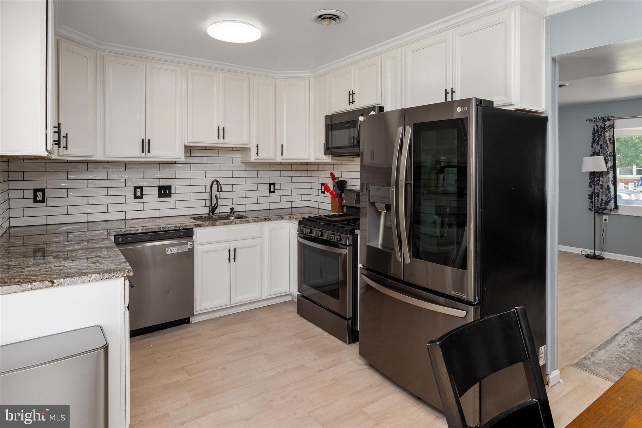 COUNTRY CLUB ESTATES - Residential