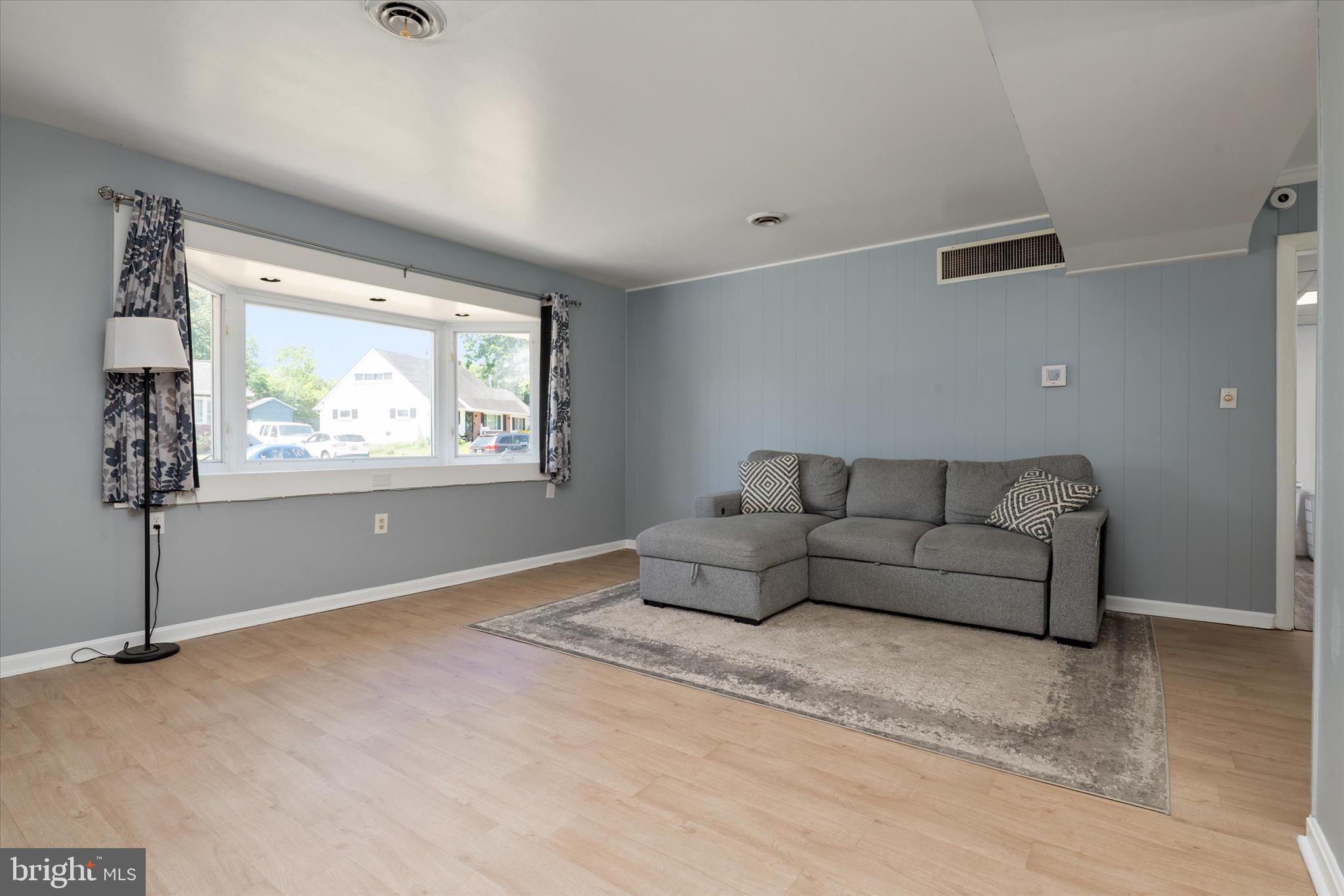 COUNTRY CLUB ESTATES - Residential