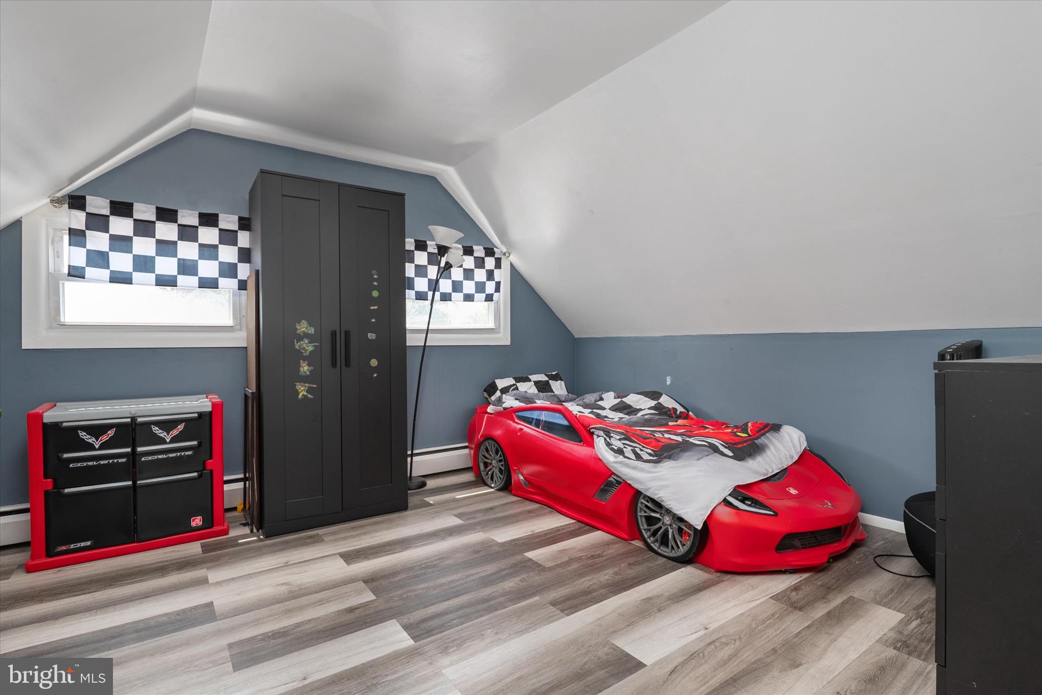 COUNTRY CLUB ESTATES - Residential