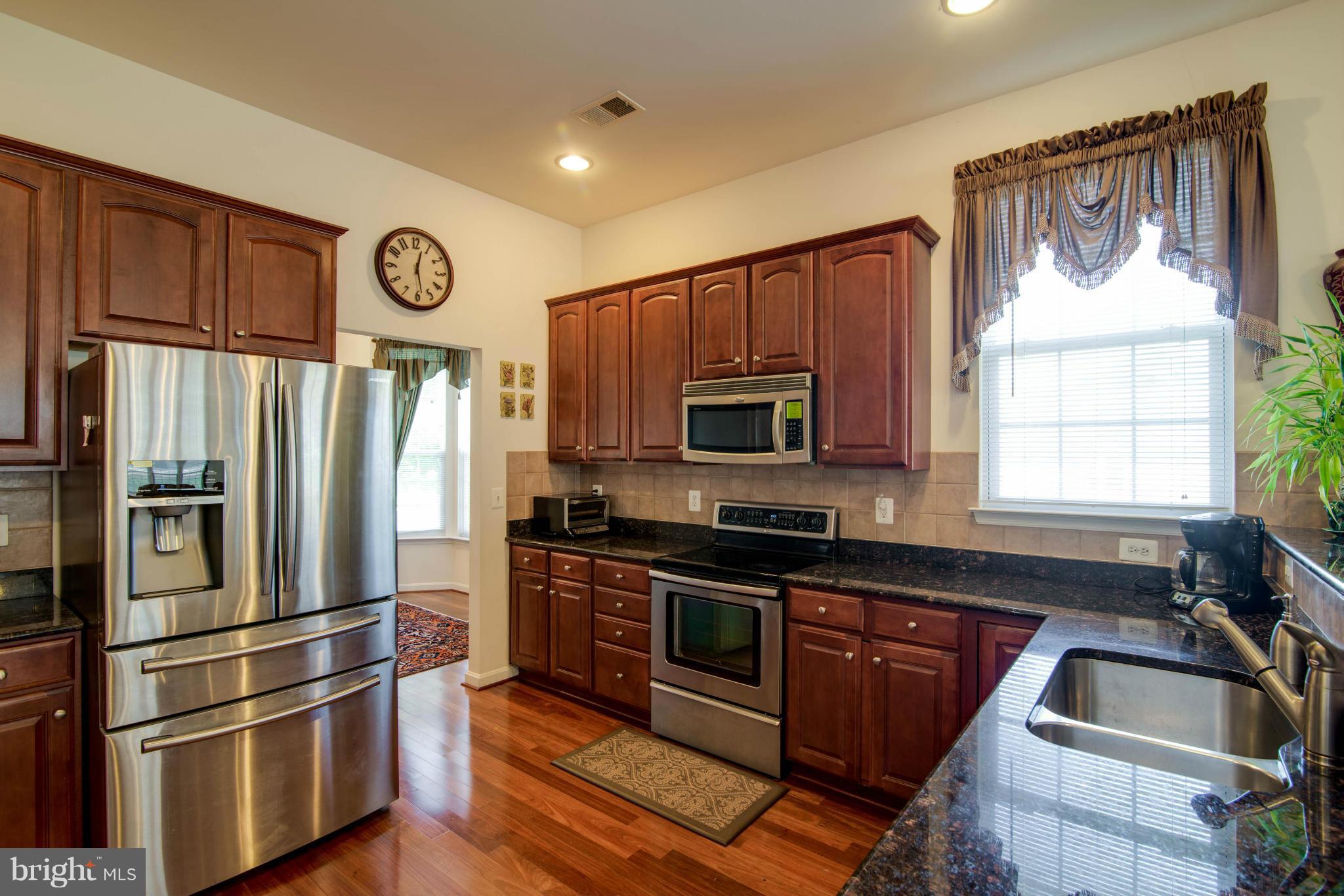 FOUR SEASONS - Residential