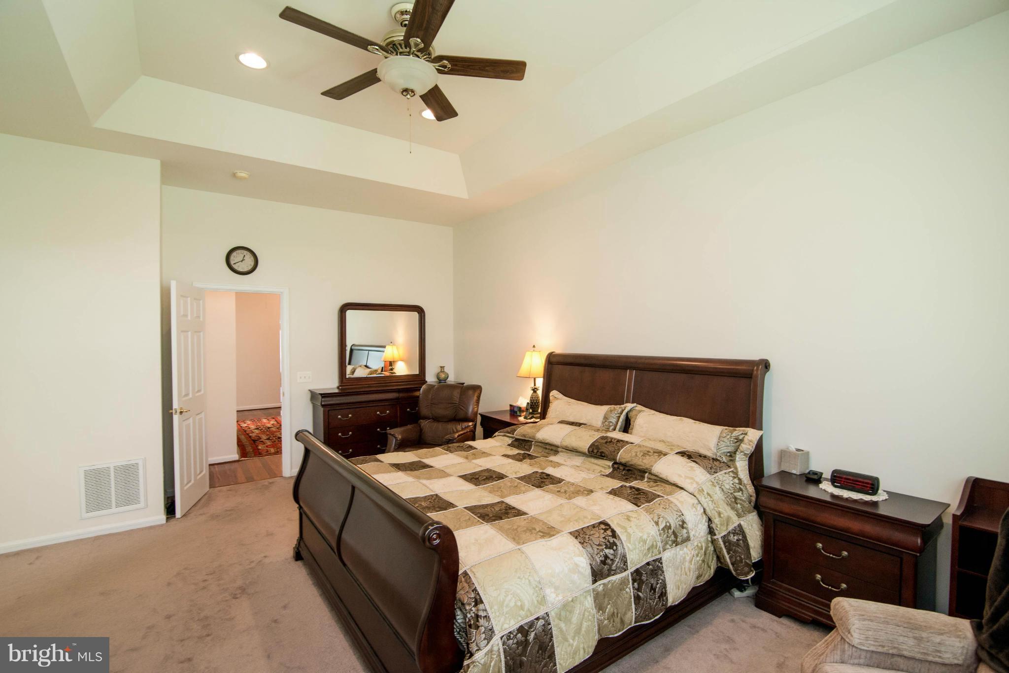 FOUR SEASONS - Residential