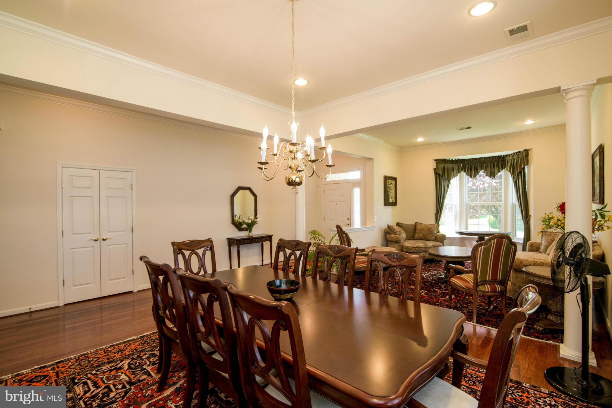 FOUR SEASONS - Residential