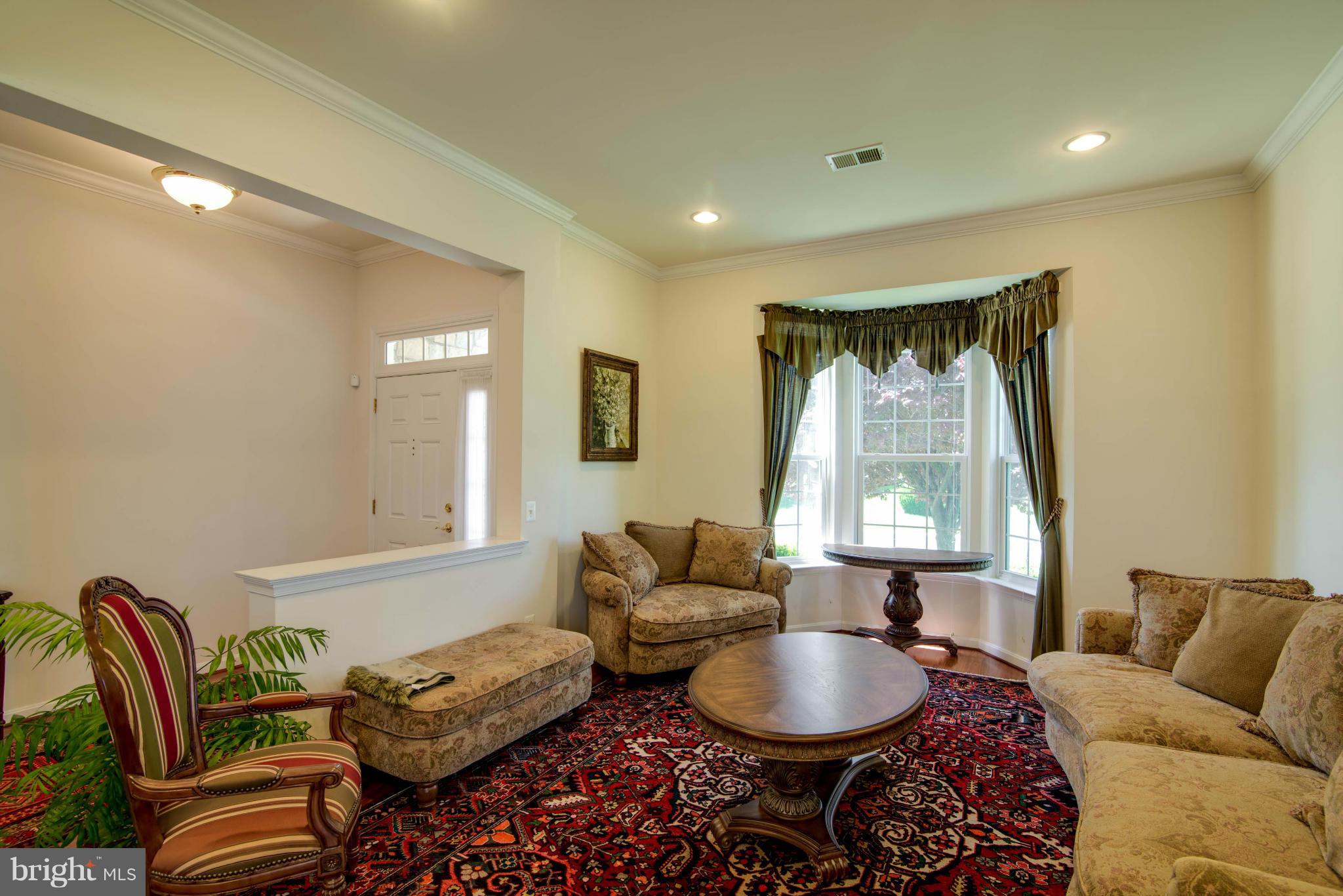 FOUR SEASONS - Residential