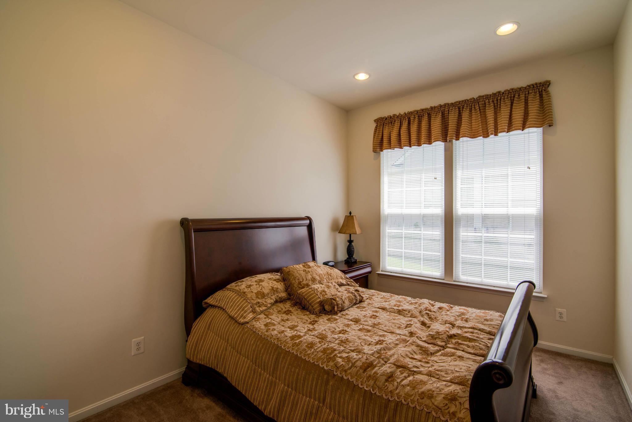 FOUR SEASONS - Residential