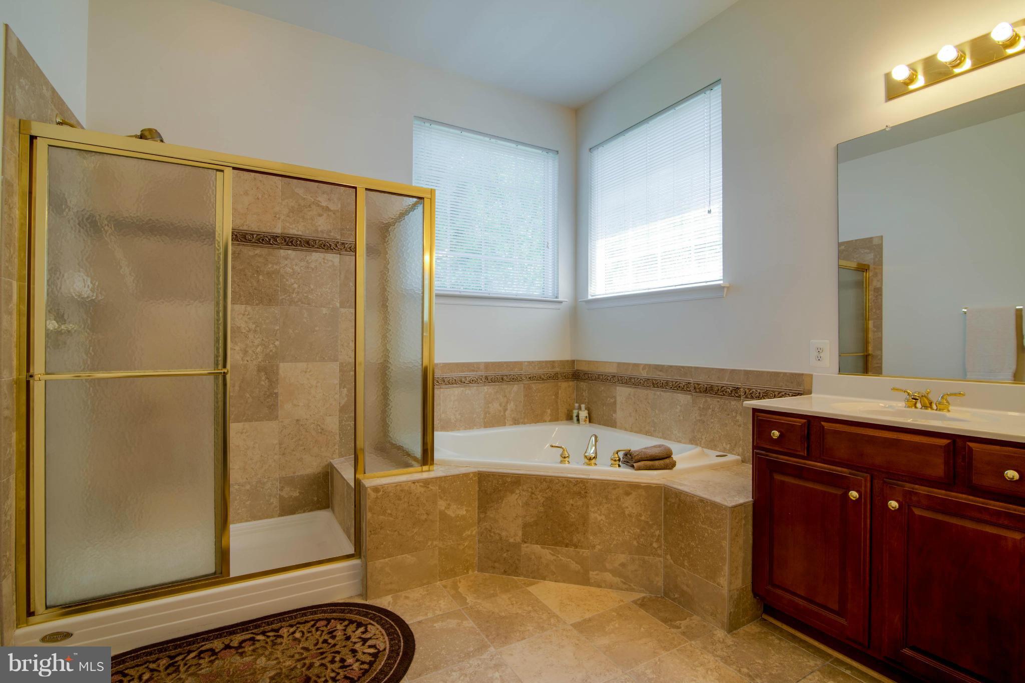 FOUR SEASONS - Residential