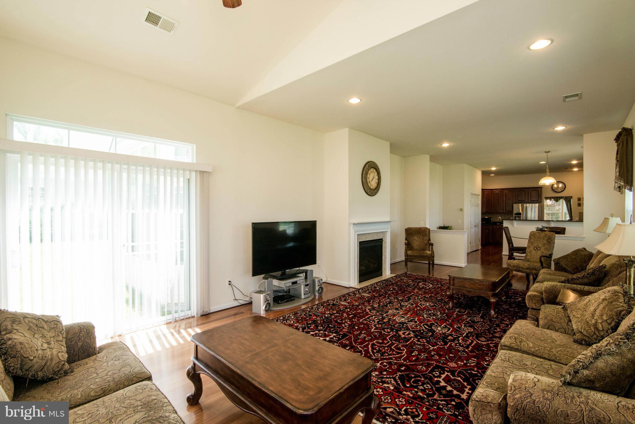 FOUR SEASONS - Residential