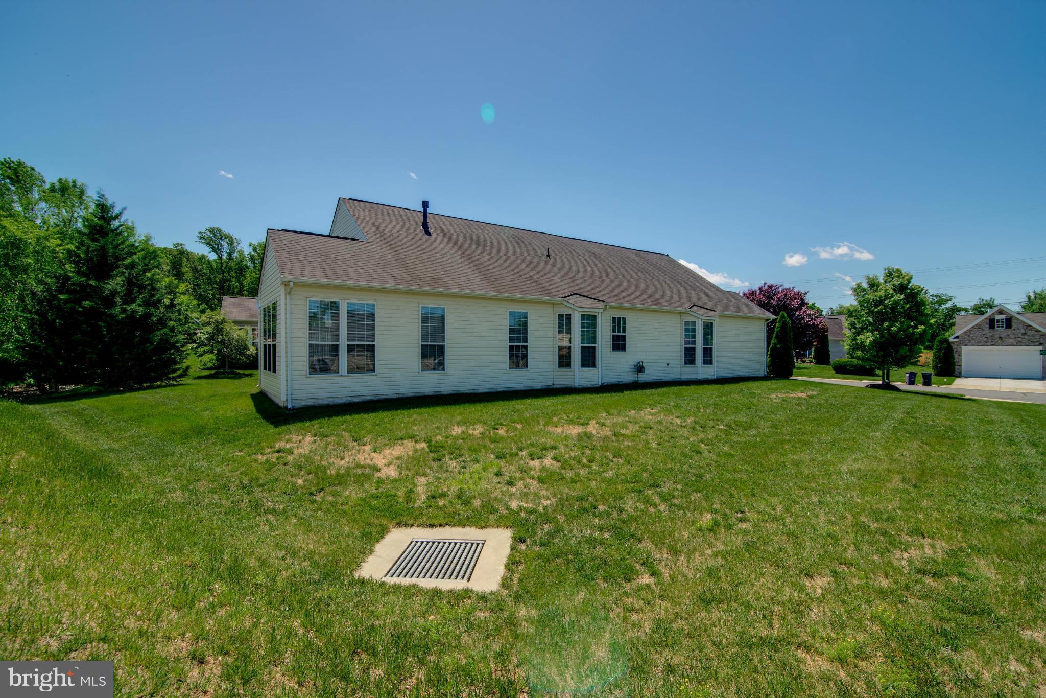 FOUR SEASONS - Residential