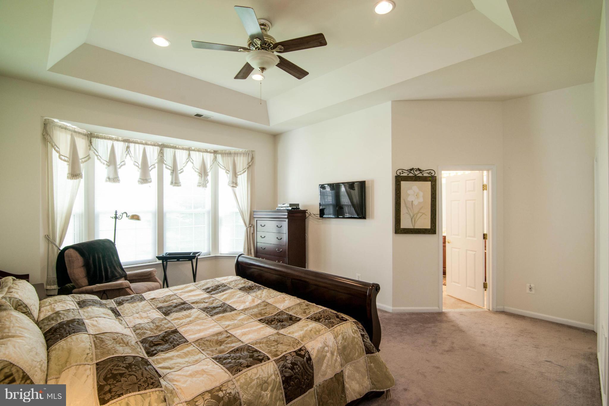 FOUR SEASONS - Residential