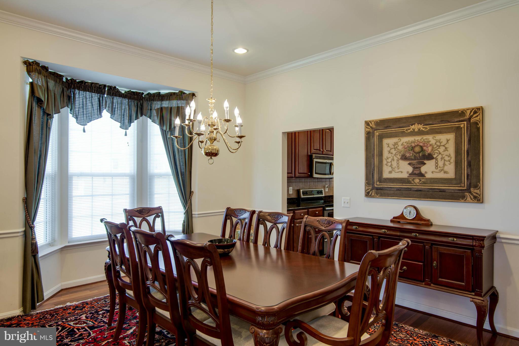 FOUR SEASONS - Residential