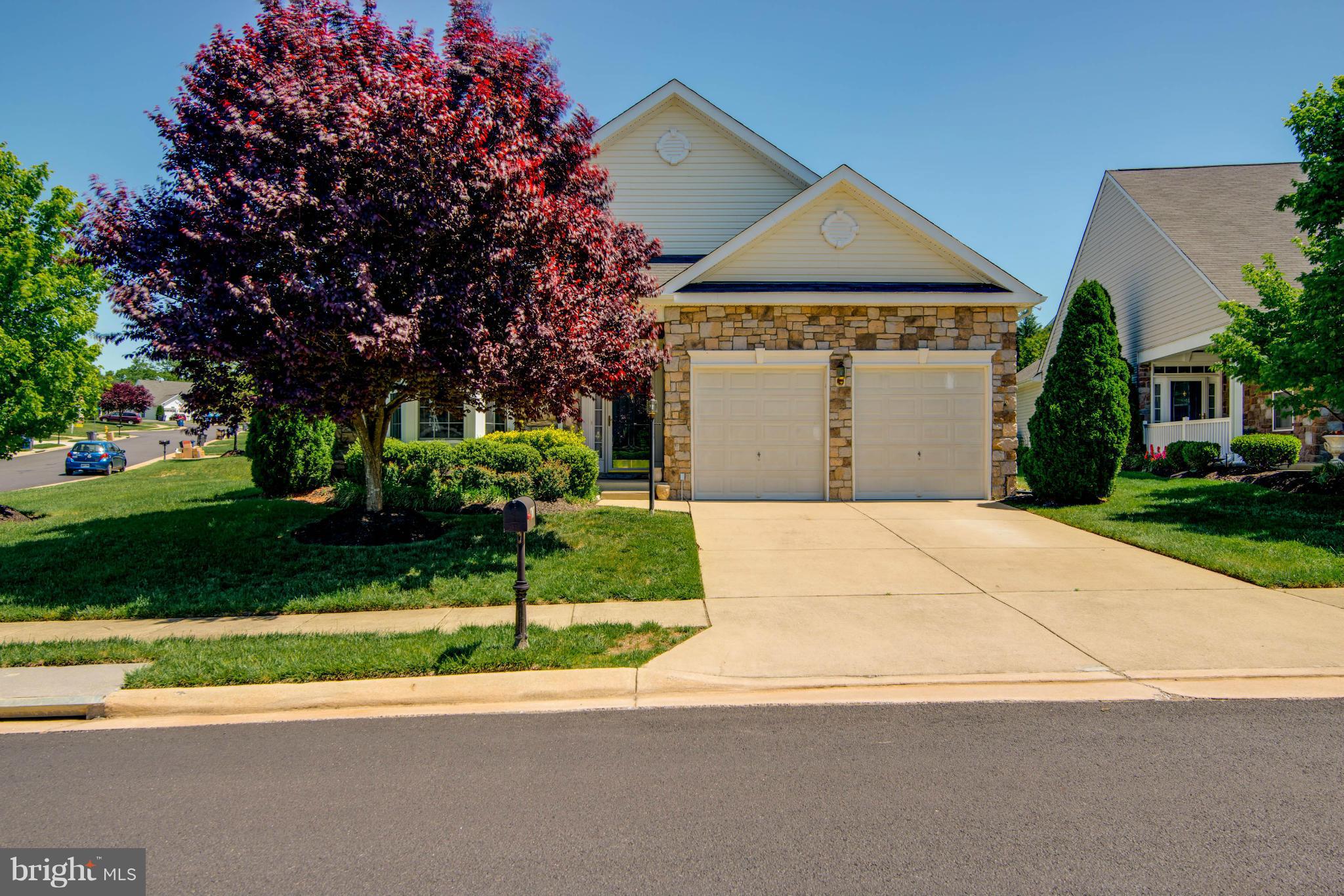 FOUR SEASONS - Residential